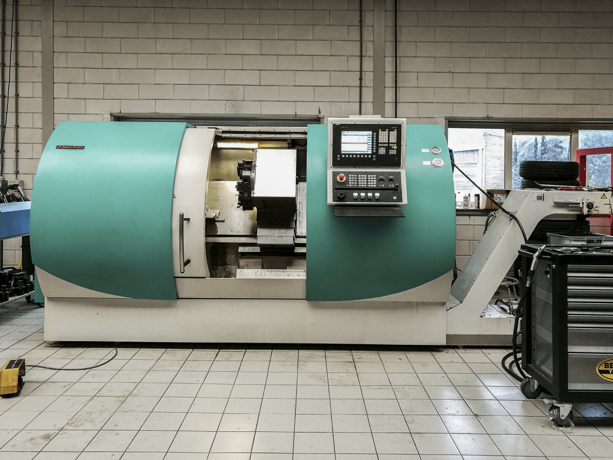 Prikaz stroja TRENS SBL 500 CNC sprijeda