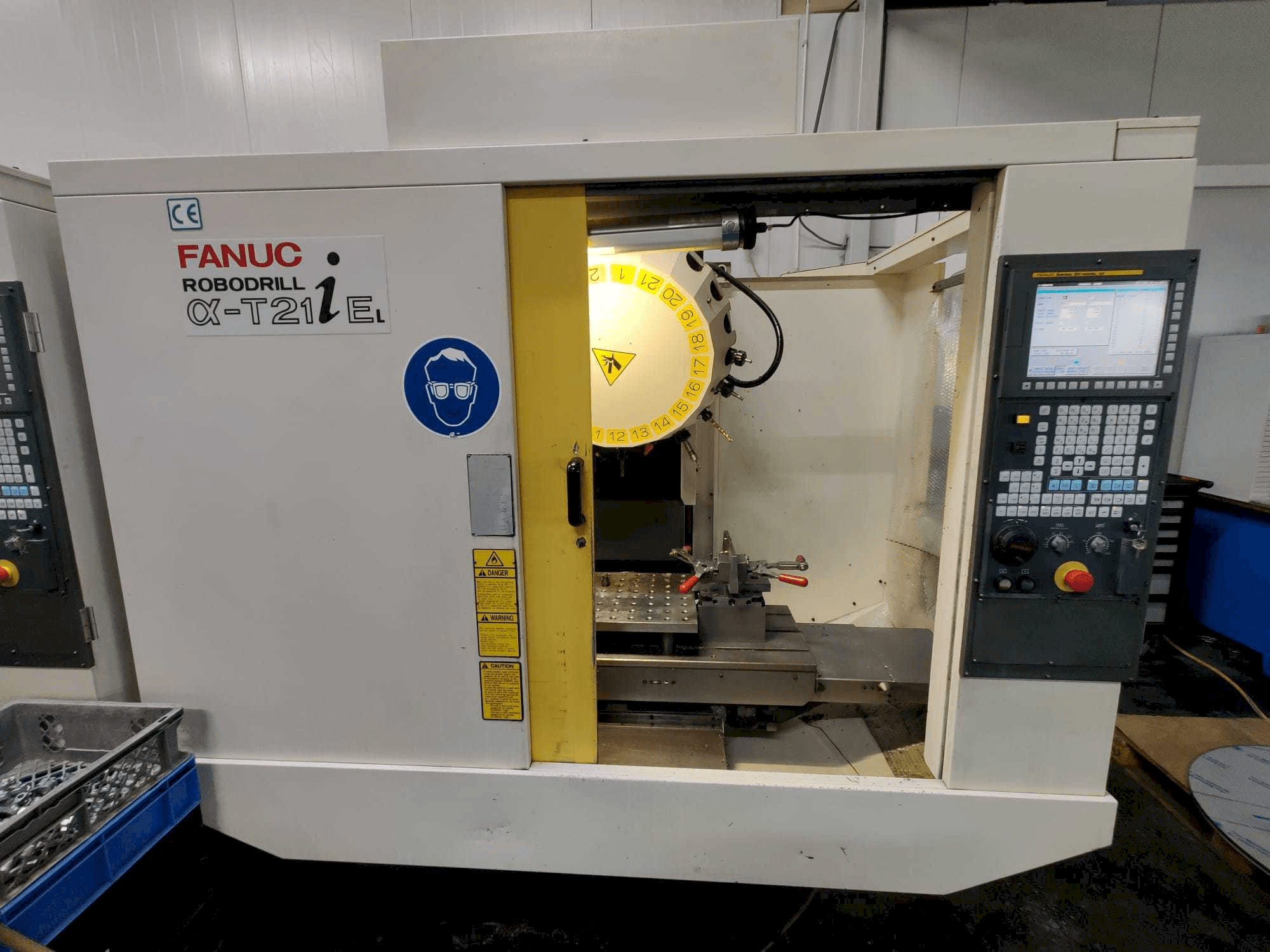 Prikaz stroja FANUC Robodrill α-T21iEL sprijeda