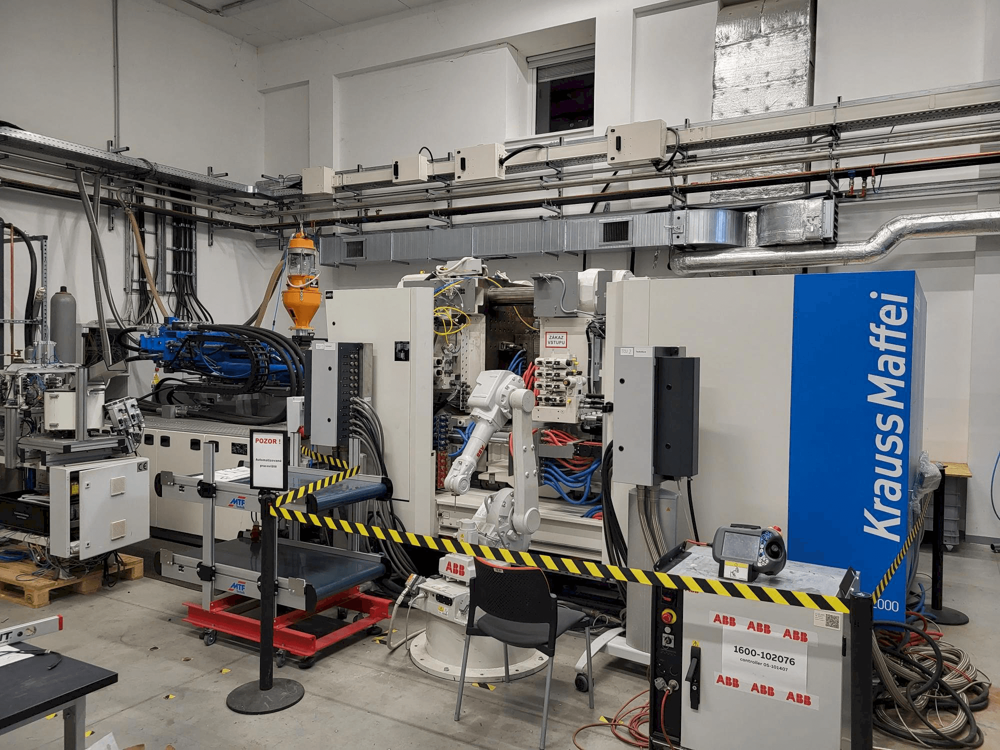 Prikaz stroja Krauss Maffei GX 451-2000 sprijeda