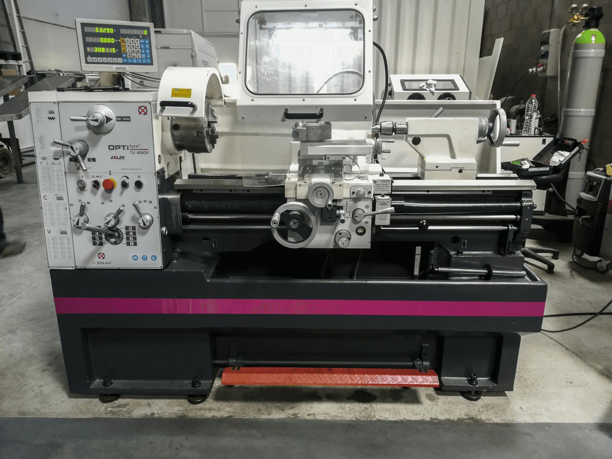 Prikaz stroja Optimum TU 4210V sprijeda