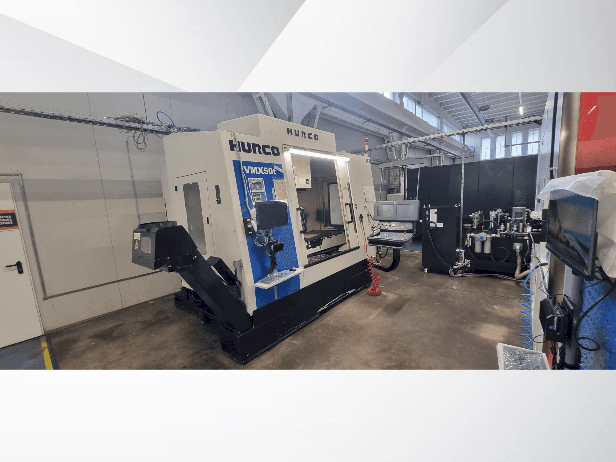 Prikaz stroja Hurco VMX 50T sprijeda