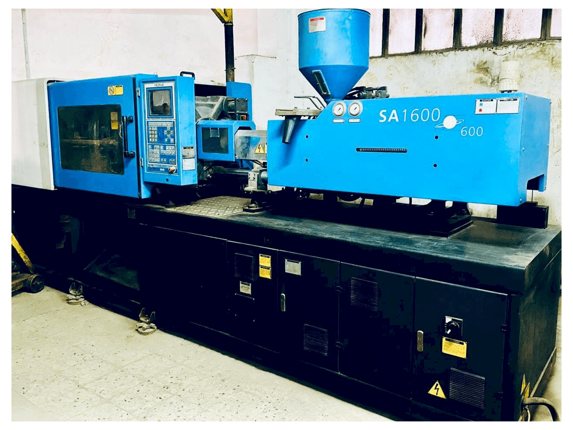 Prikaz stroja HAITIAN SA 1600-600 sprijeda