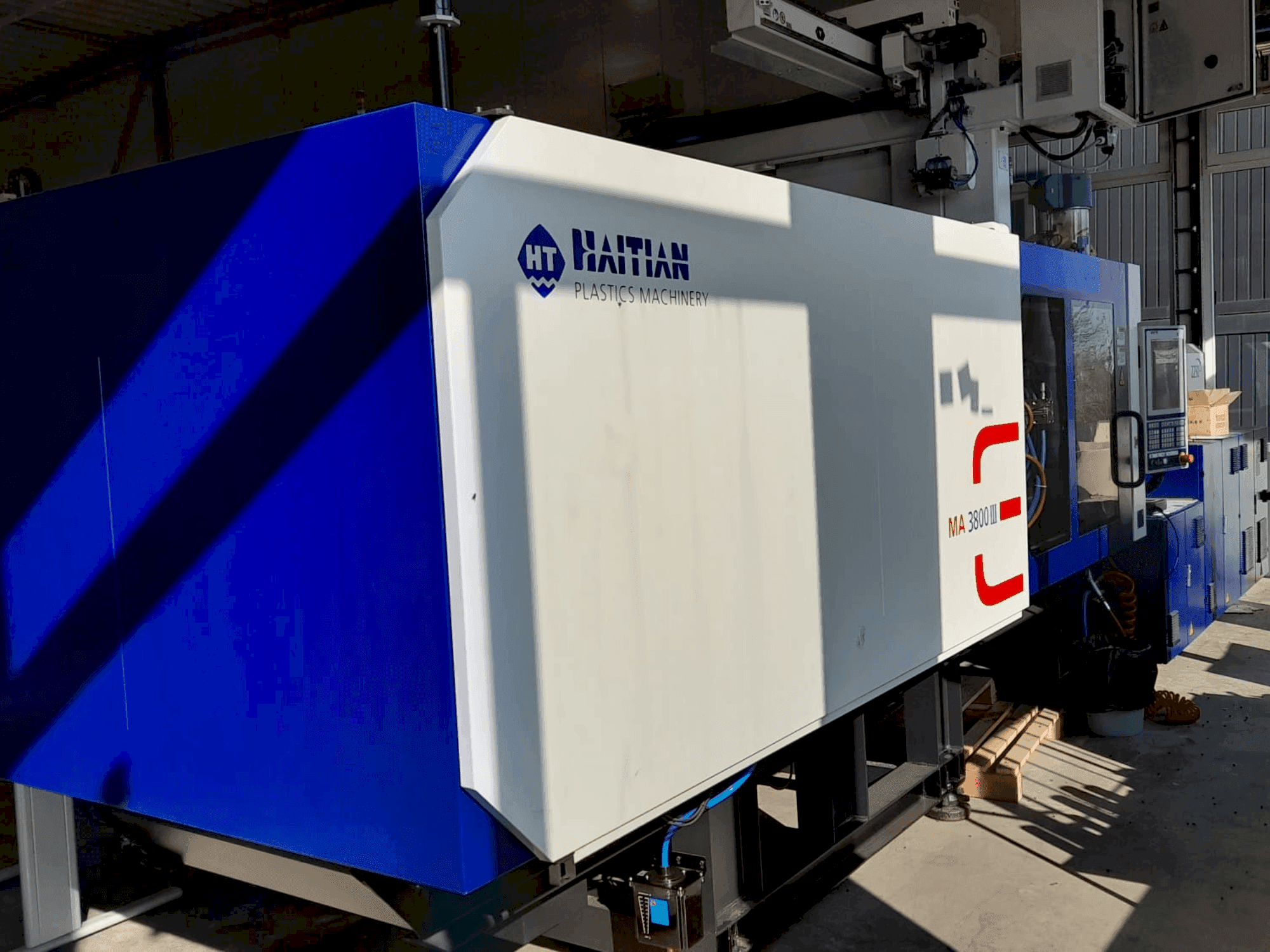 Prikaz stroja HAITIAN MA 3800 III sprijeda