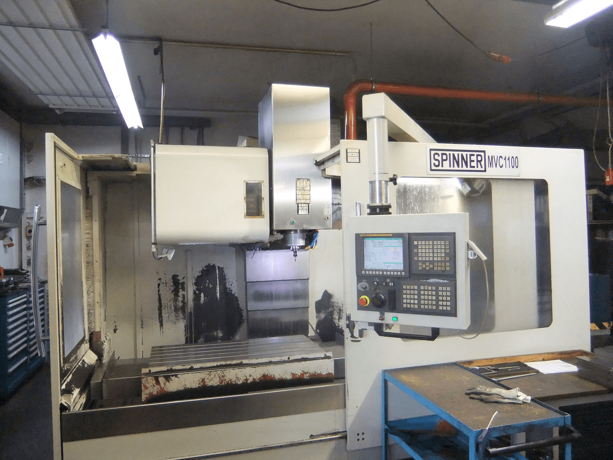 Prikaz stroja SPINNER MVC1100 sprijeda