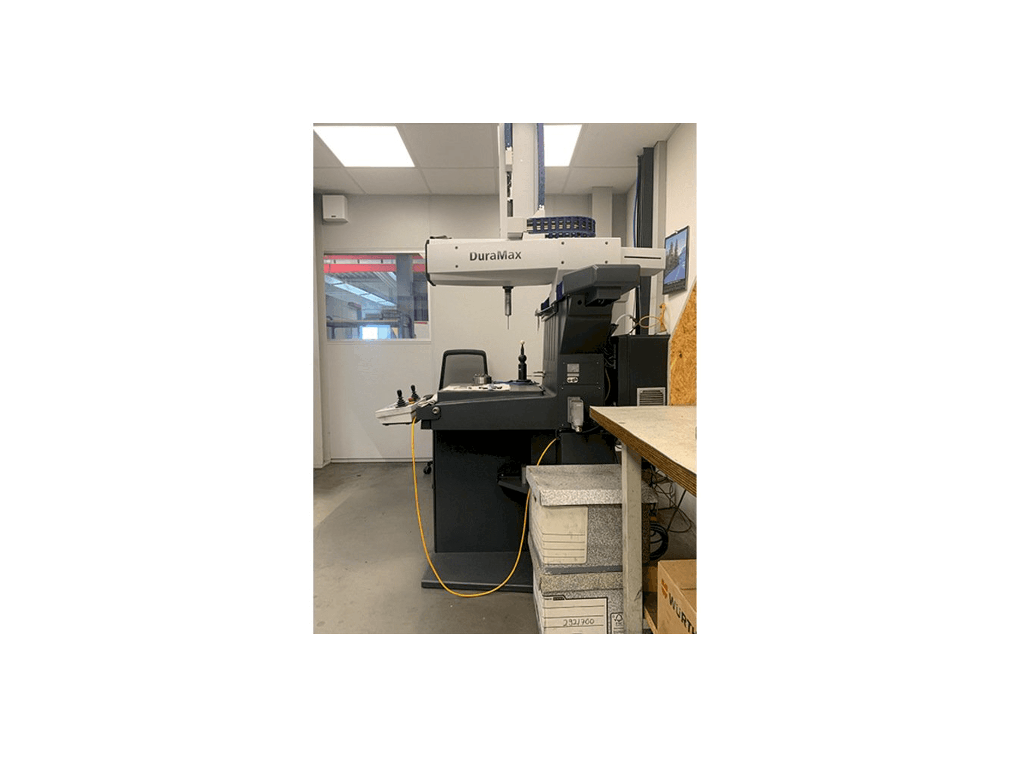 Prikaz stroja ZEISS Duramax 3-D sprijeda