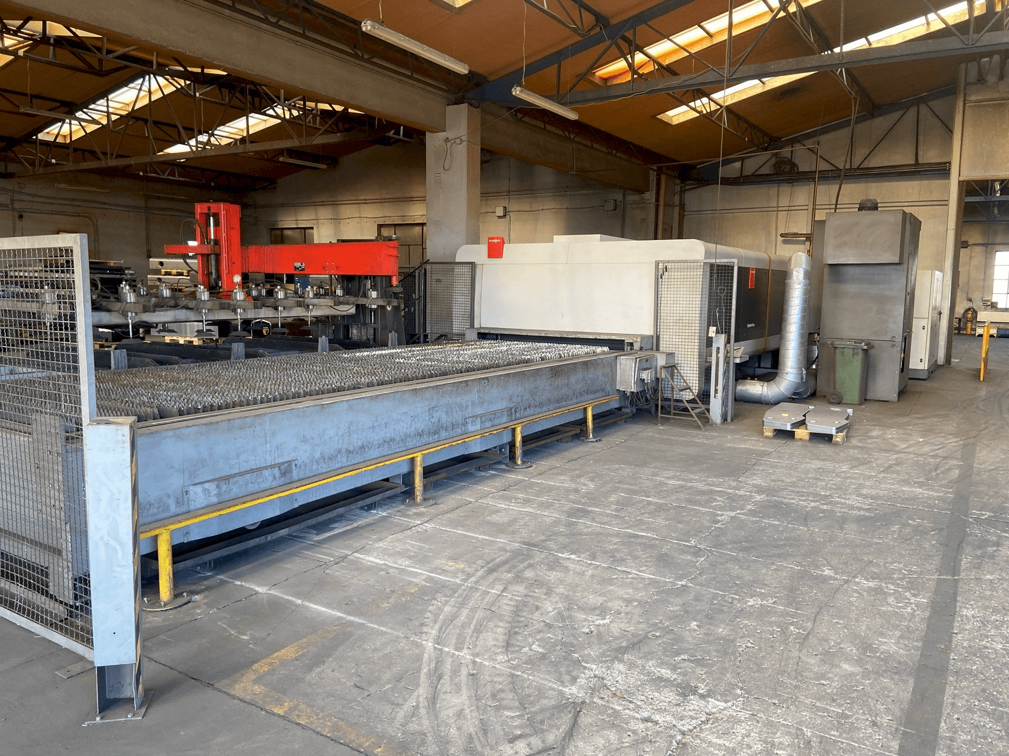 Prikaz stroja Bystronic BySprint Fiber 6520 sprijeda