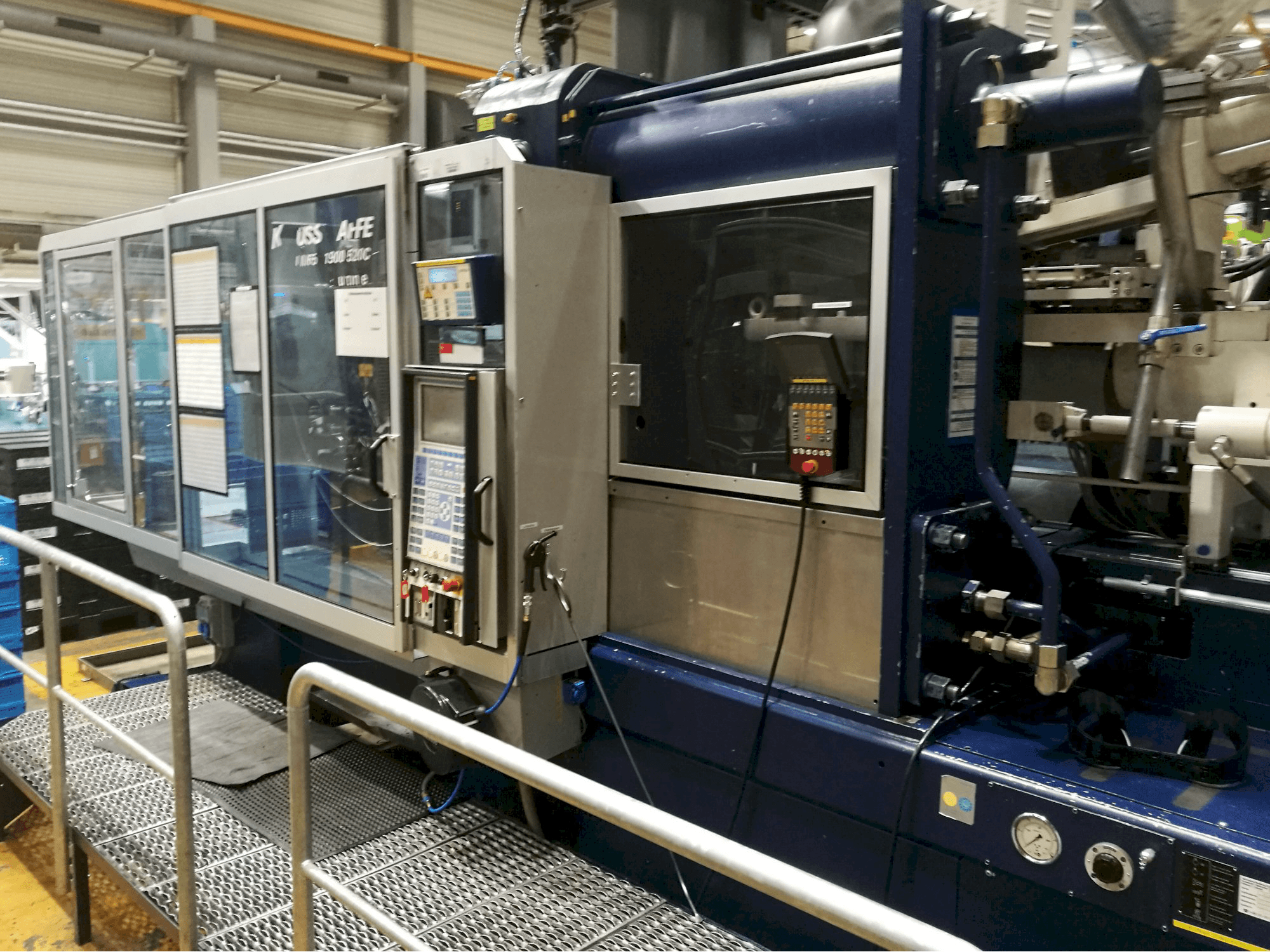 Prikaz stroja Krauss Maffei 650-1900-520 CZ zdesna