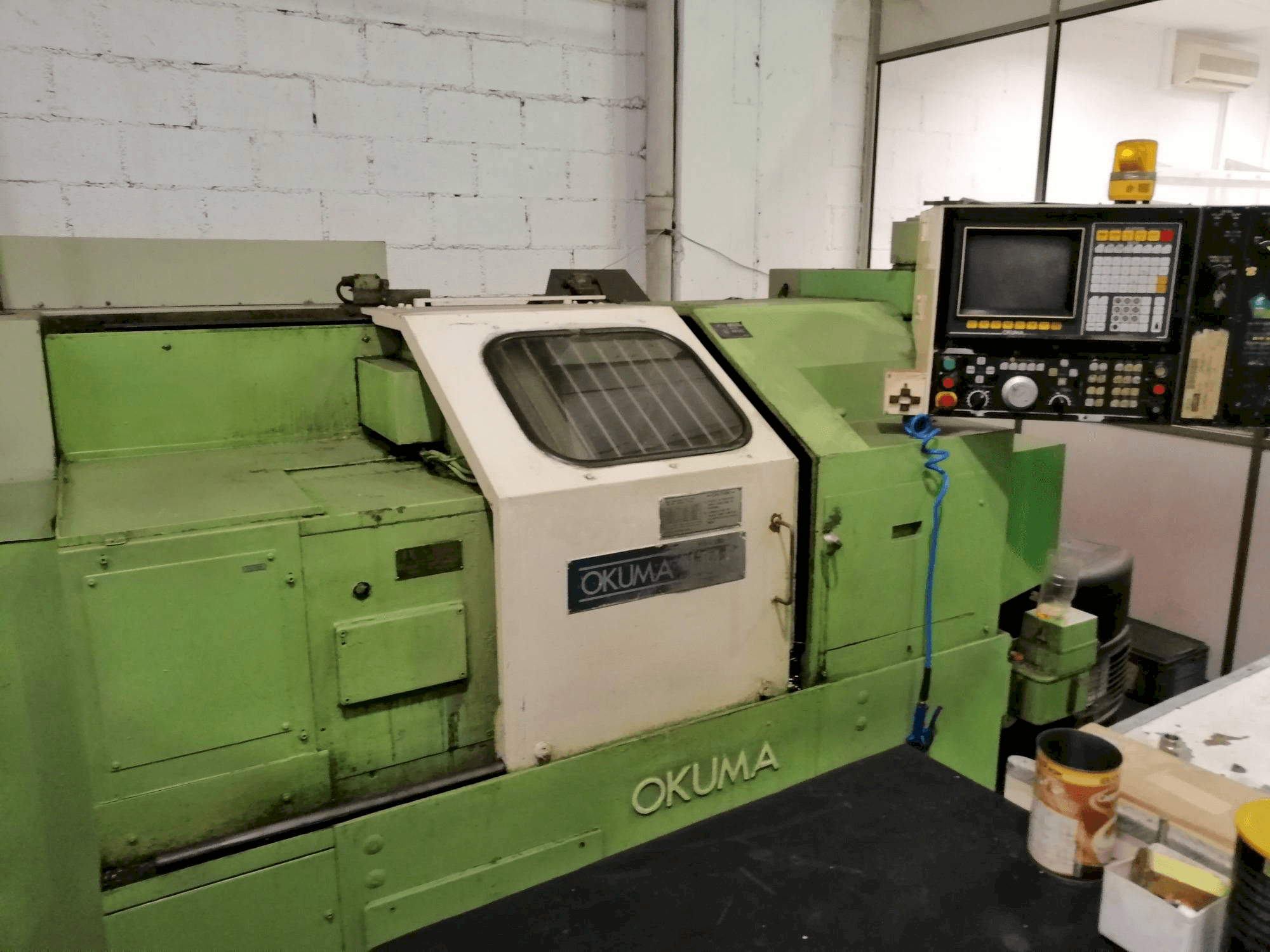 Prikaz stroja Okuma LB15 sprijeda