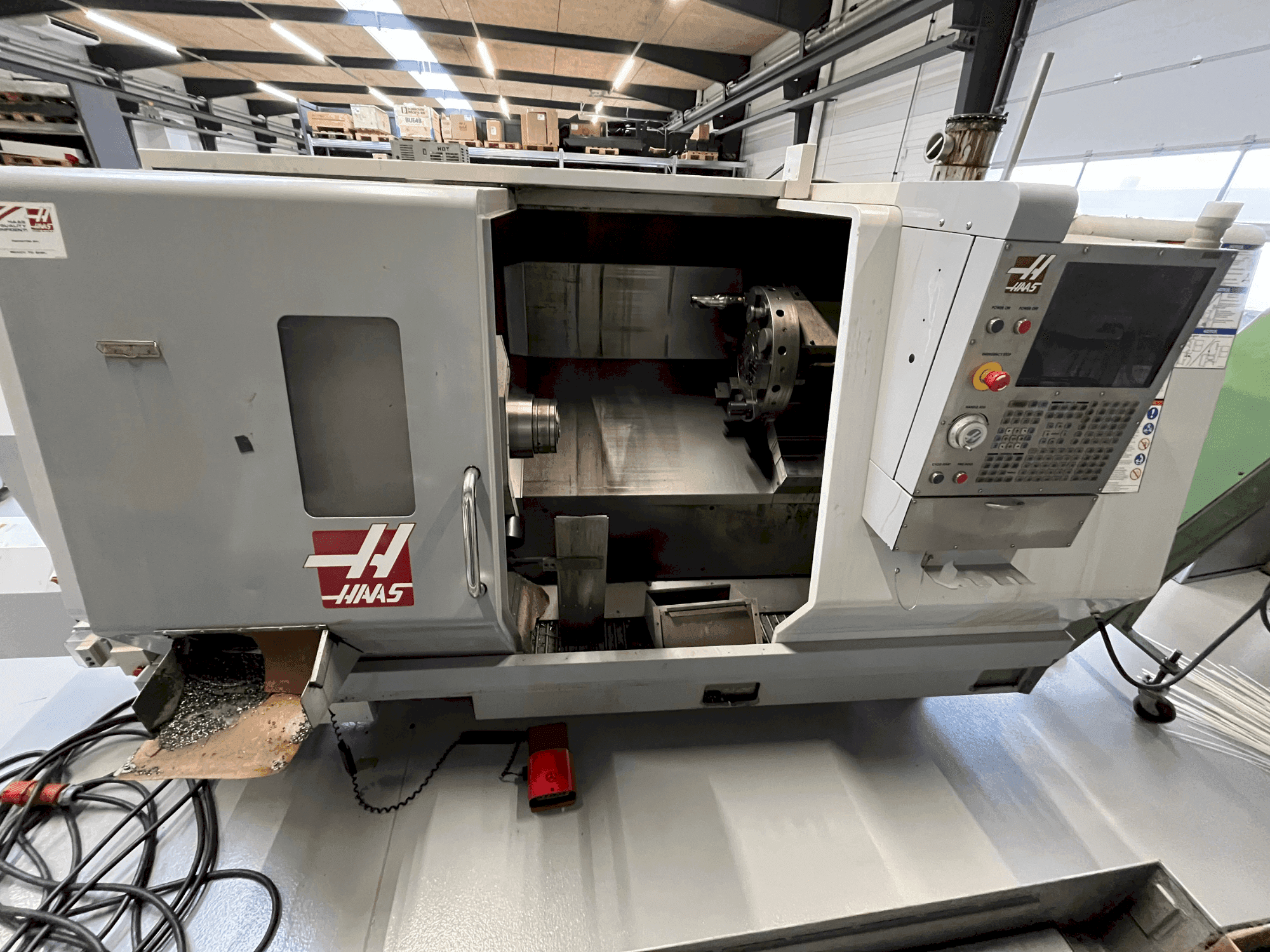 Prikaz stroja HAAS SL-30 sprijeda