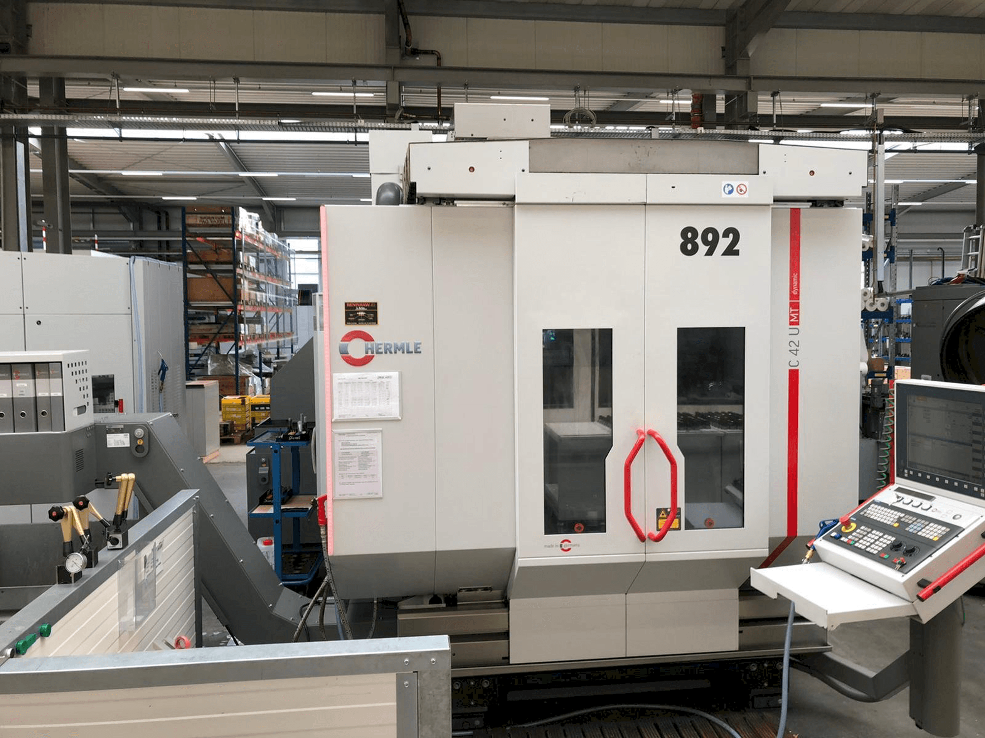 Prikaz stroja HERMLE C42U MT sprijeda