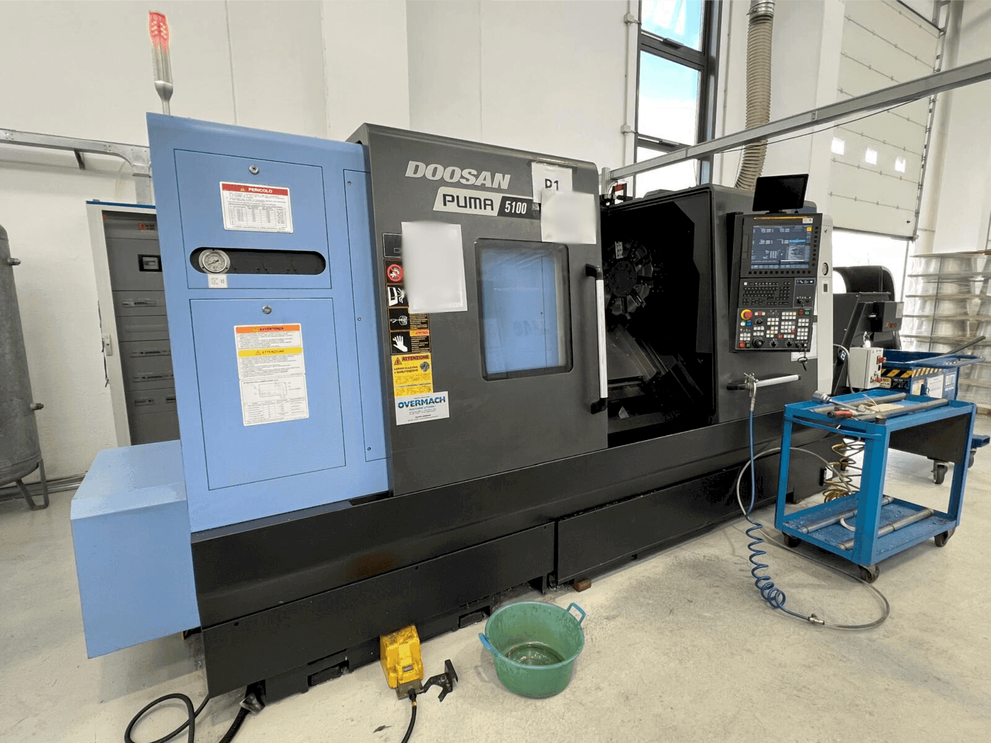 Prikaz stroja DOOSAN Puma 5100B sprijeda