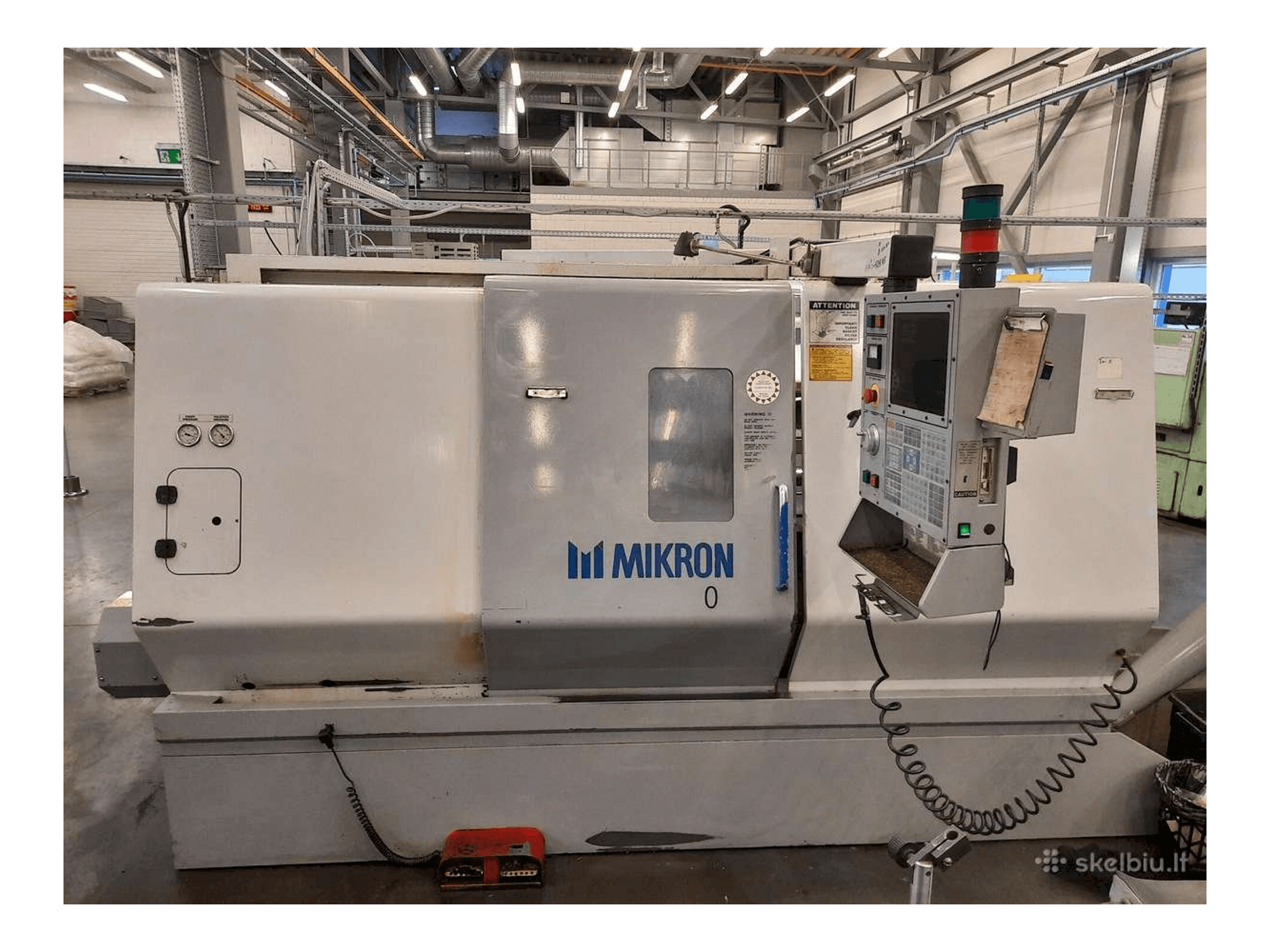 Prikaz stroja MIKRON-HAAS LCE860T sprijeda