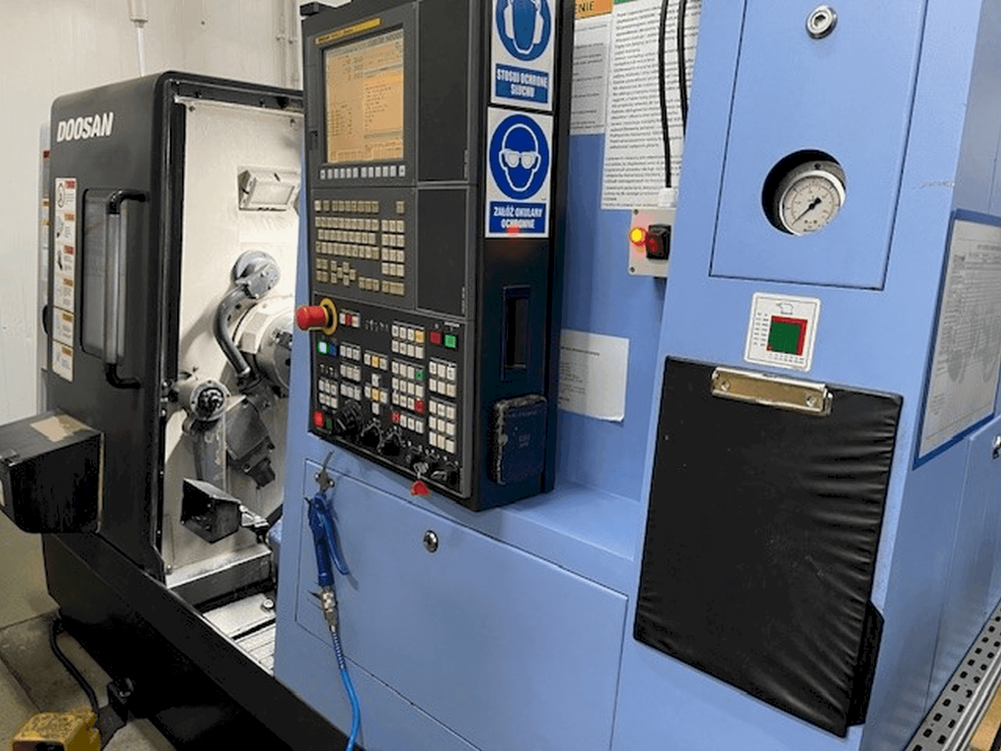 Prikaz stroja DOOSAN Lynx 220 LMA sprijeda