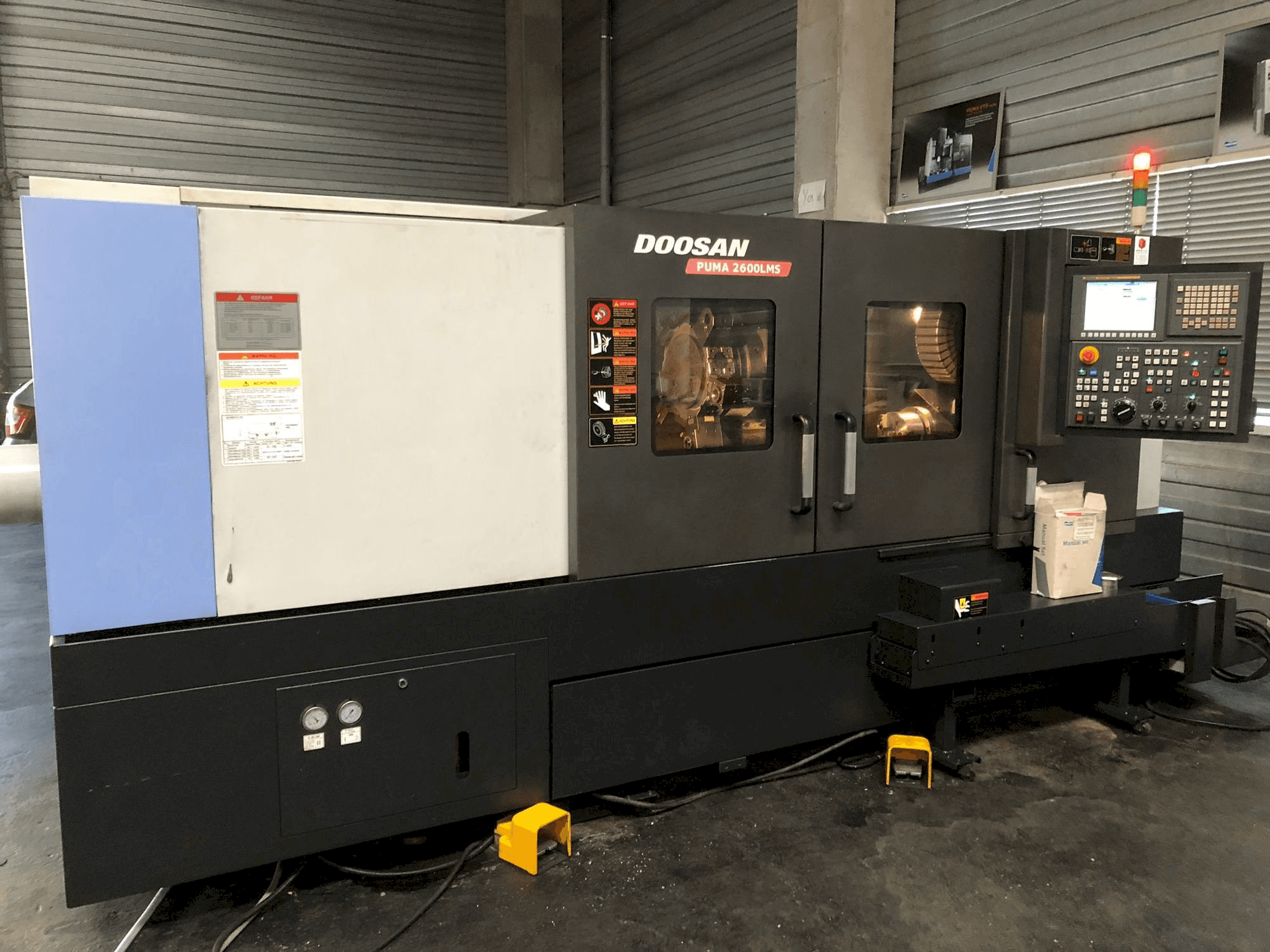 Prikaz stroja Doosan Puma 2600 LMS sprijeda