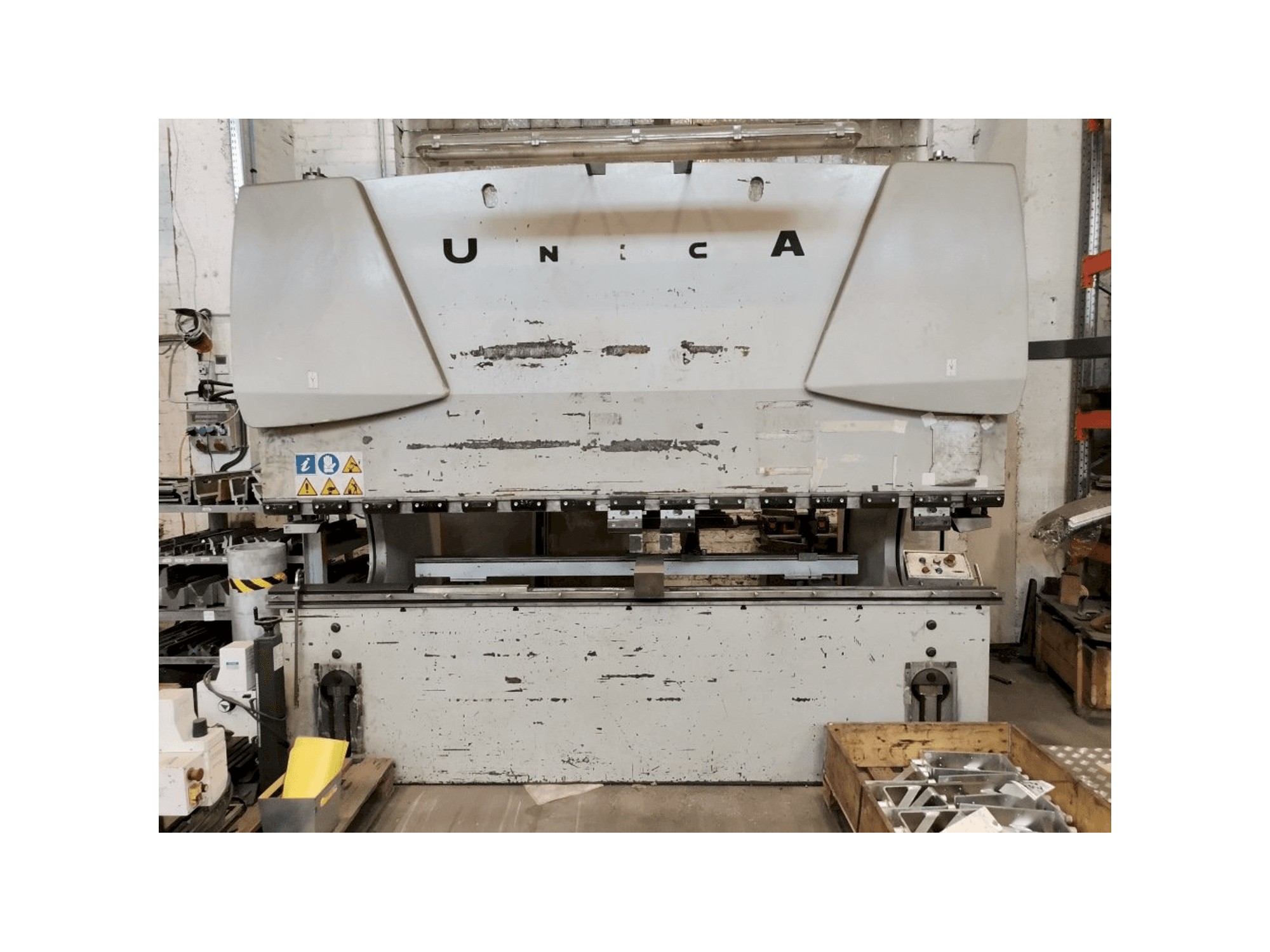 Prikaz stroja Warcom UNICA30-100 sprijeda