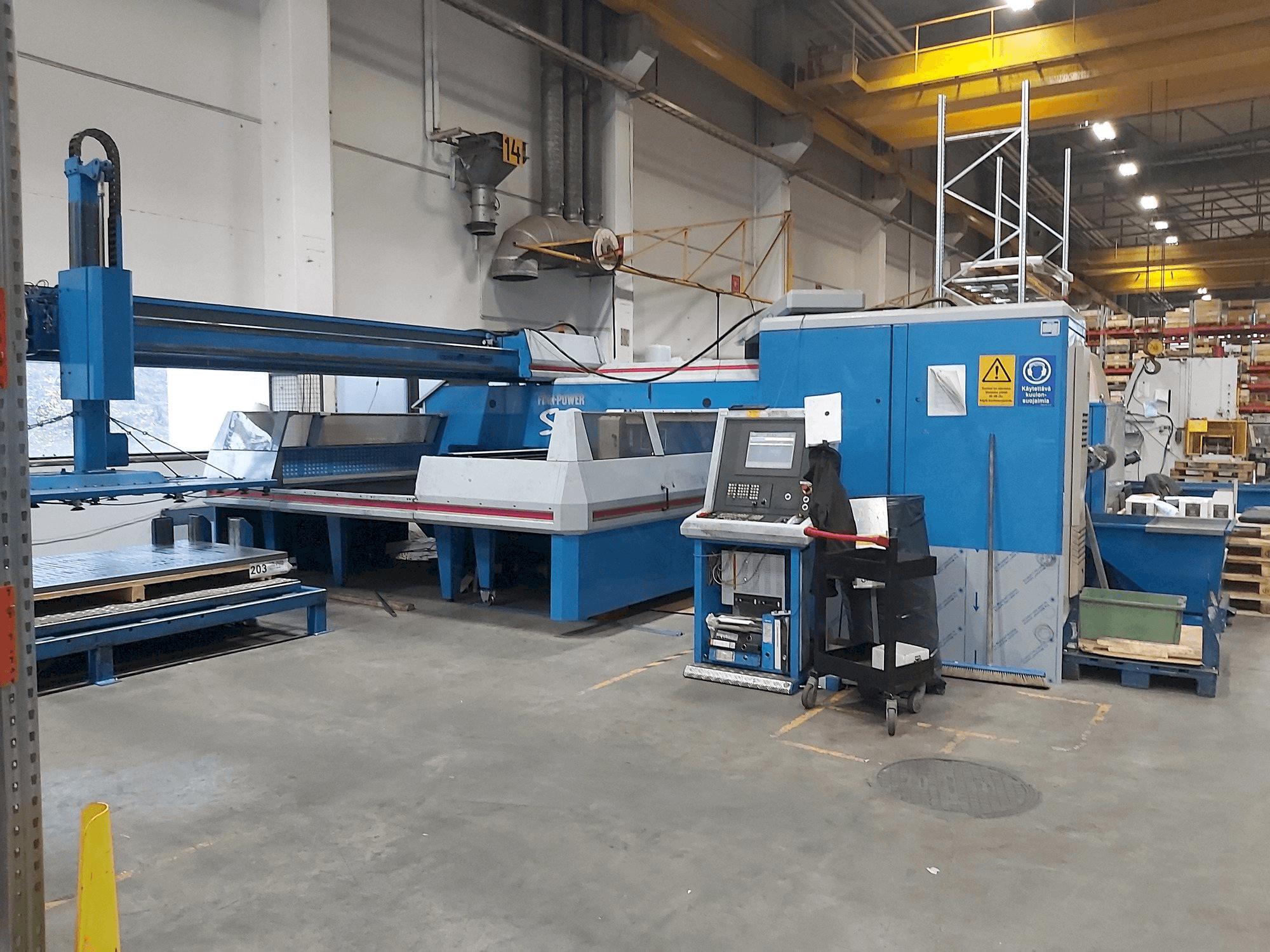 Prikaz stroja Finn-Power SG6 sprijeda