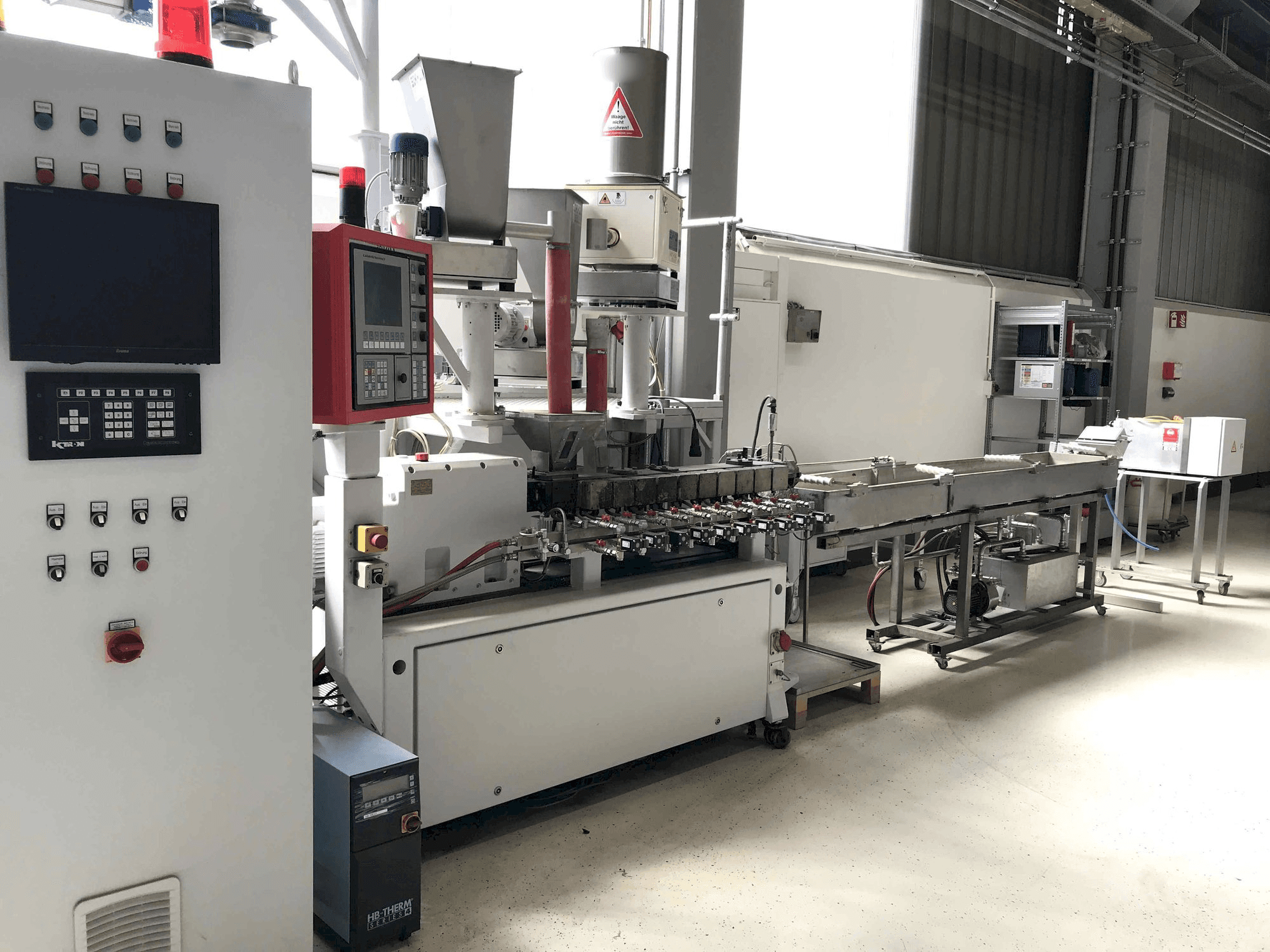 Prikaz stroja Leistriz ZSE 27/GL-44D sprijeda