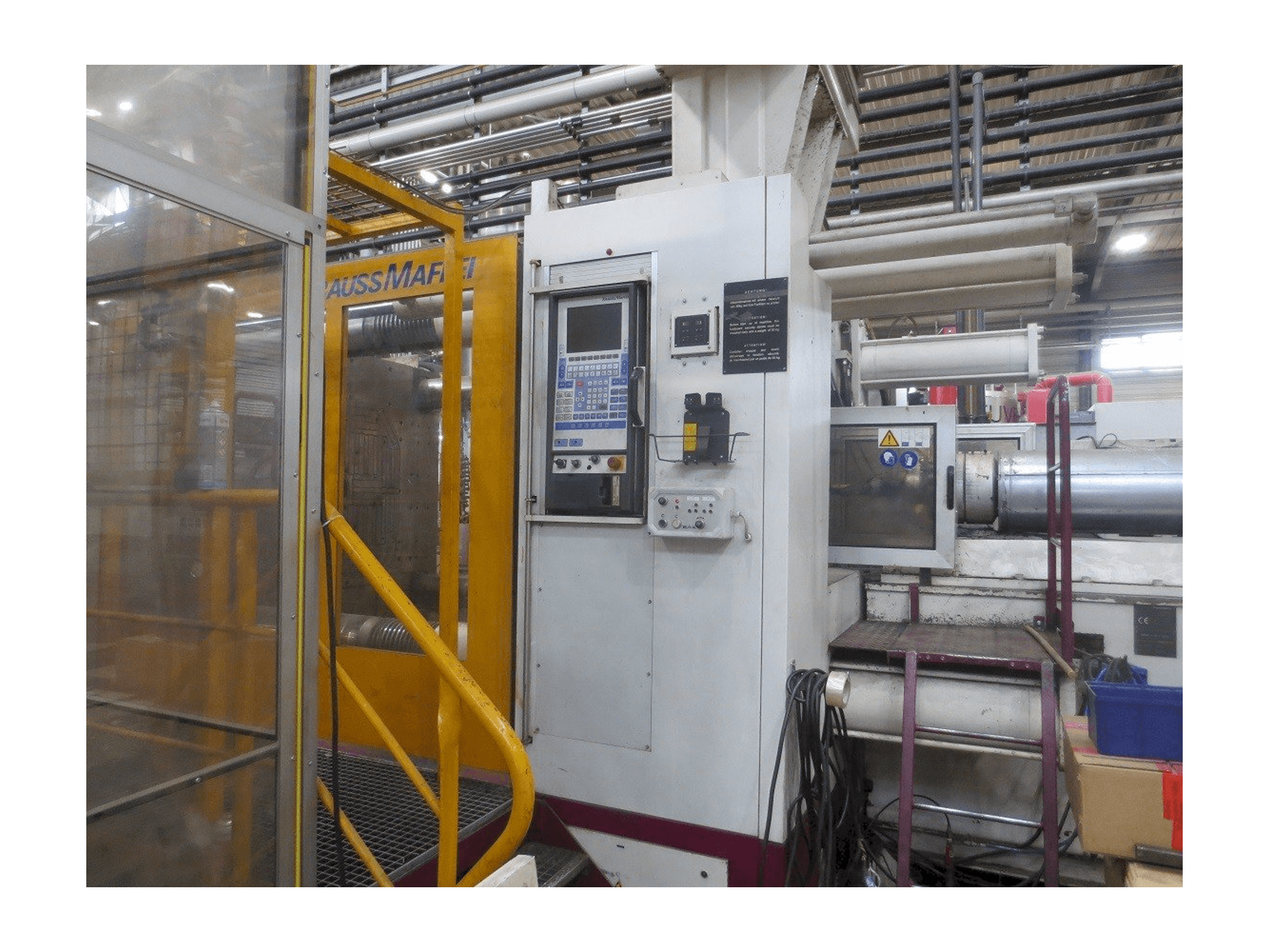 Prikaz stroja Krauss Maffei 1600-14700 MC sprijeda