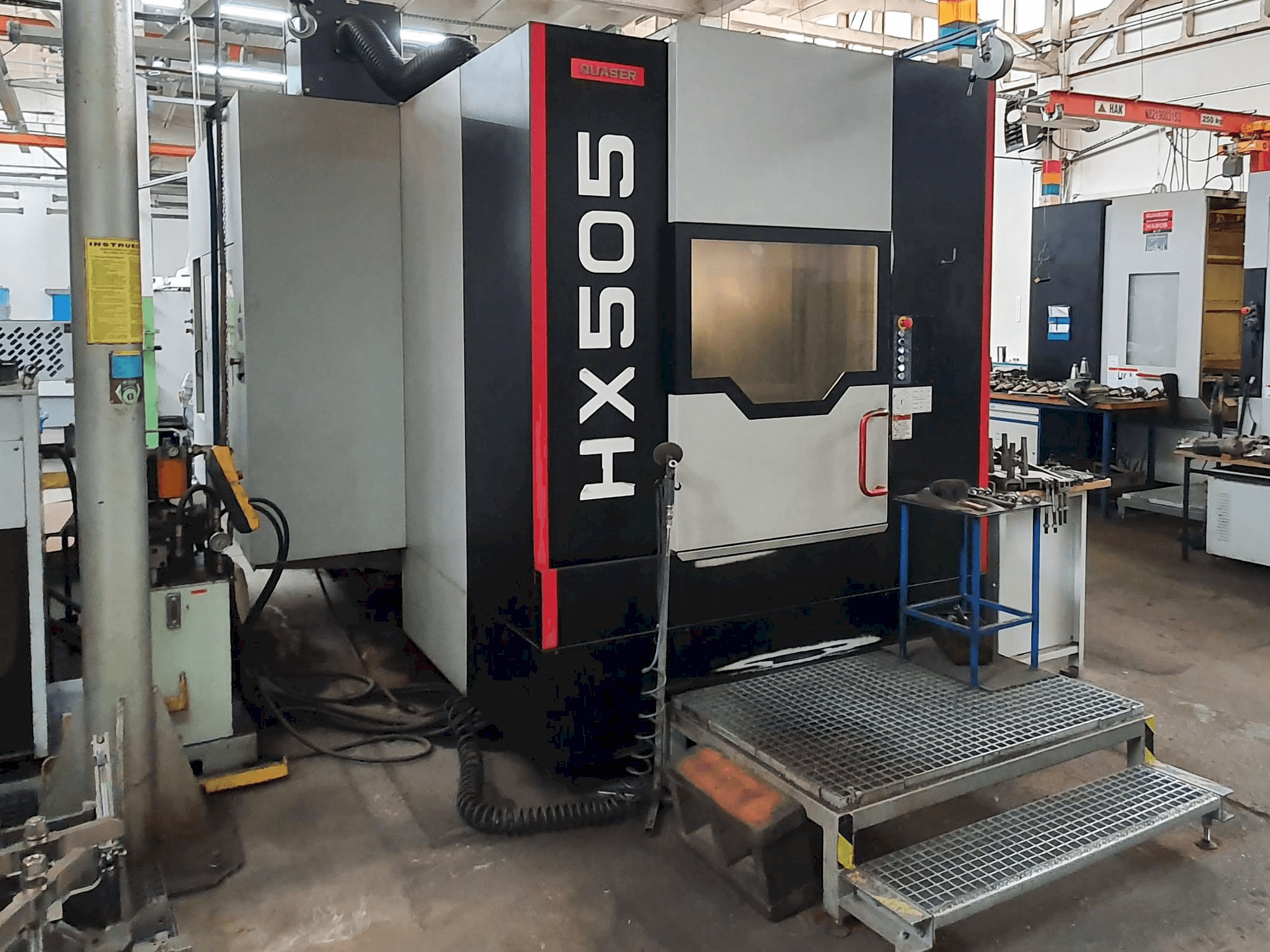 Prikaz stroja Quaser HX505 AP sprijeda