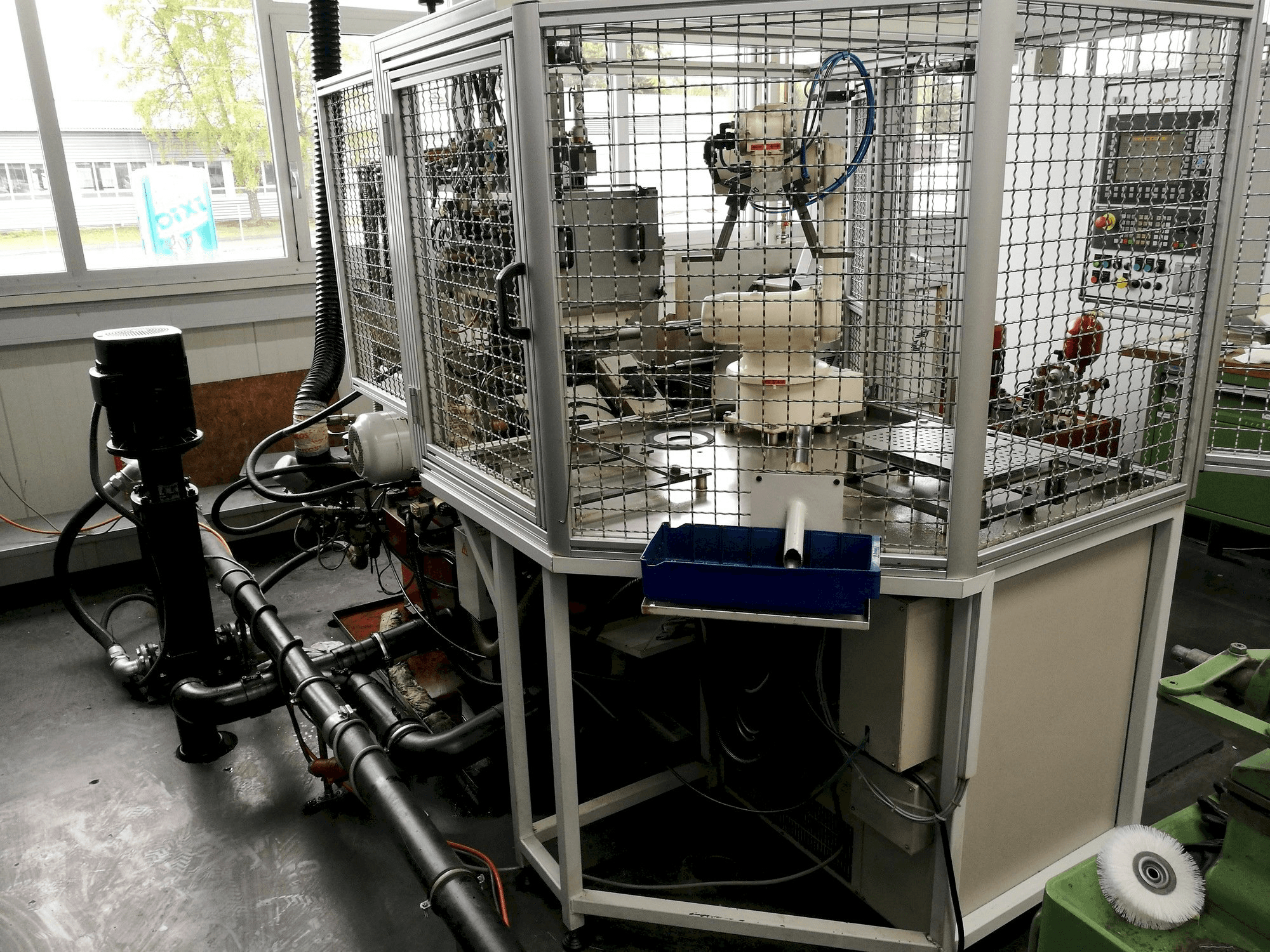 Prikaz lijeve strane stroja Haux NS 435G