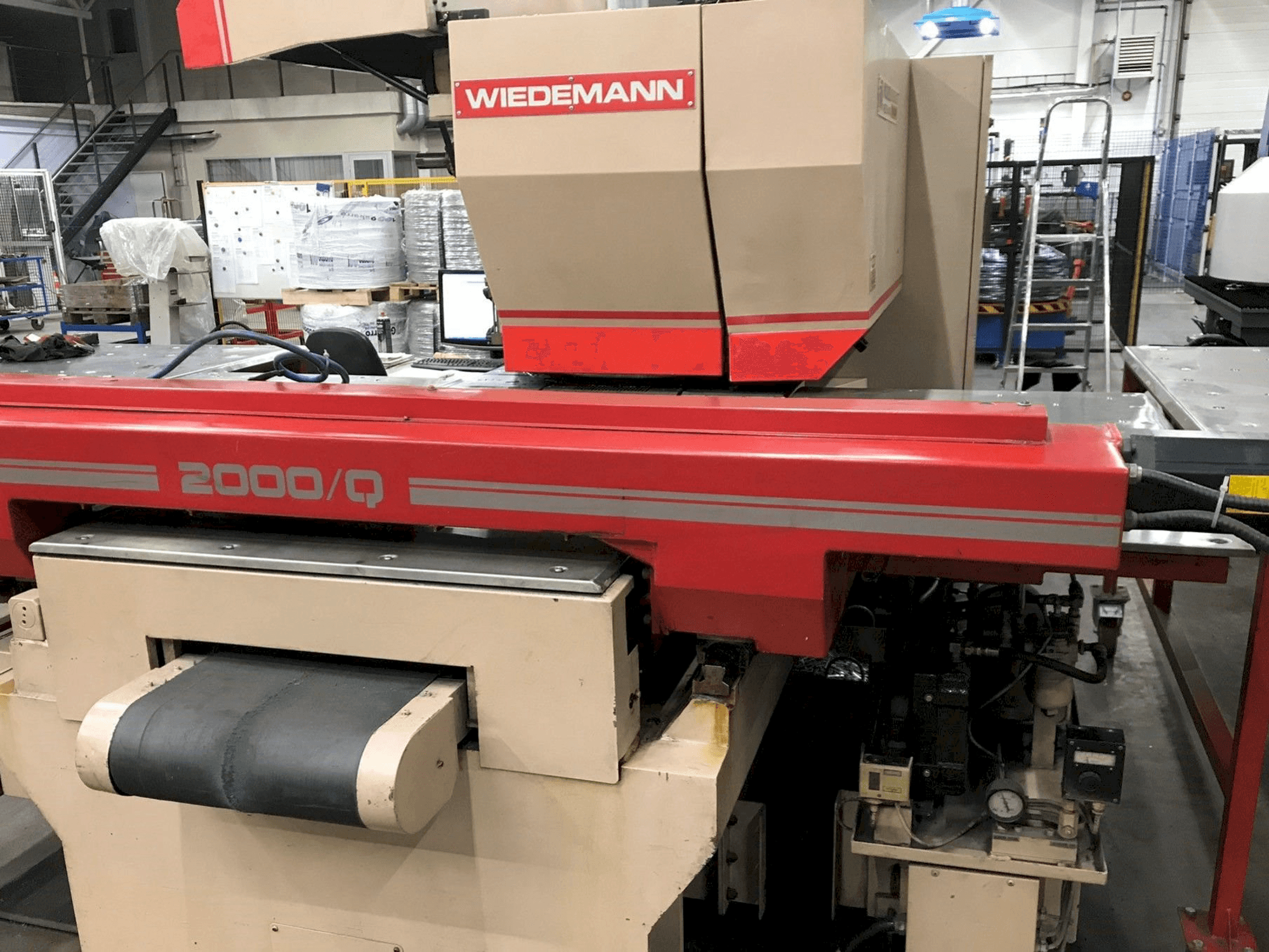 Prikaz stroja MURATA Wiedemann 2000/Q sprijeda