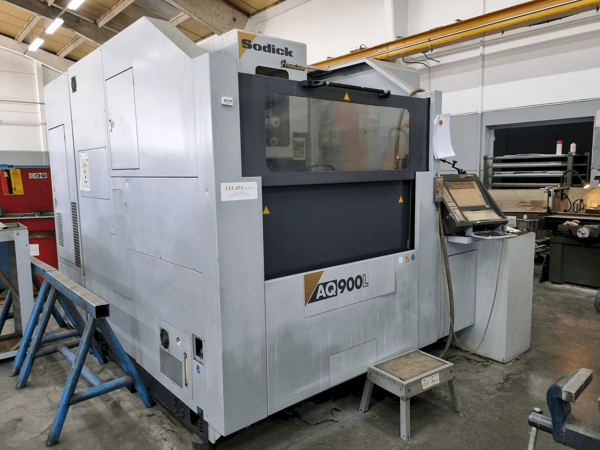 Prikaz stroja Sodick AQ900L sprijeda