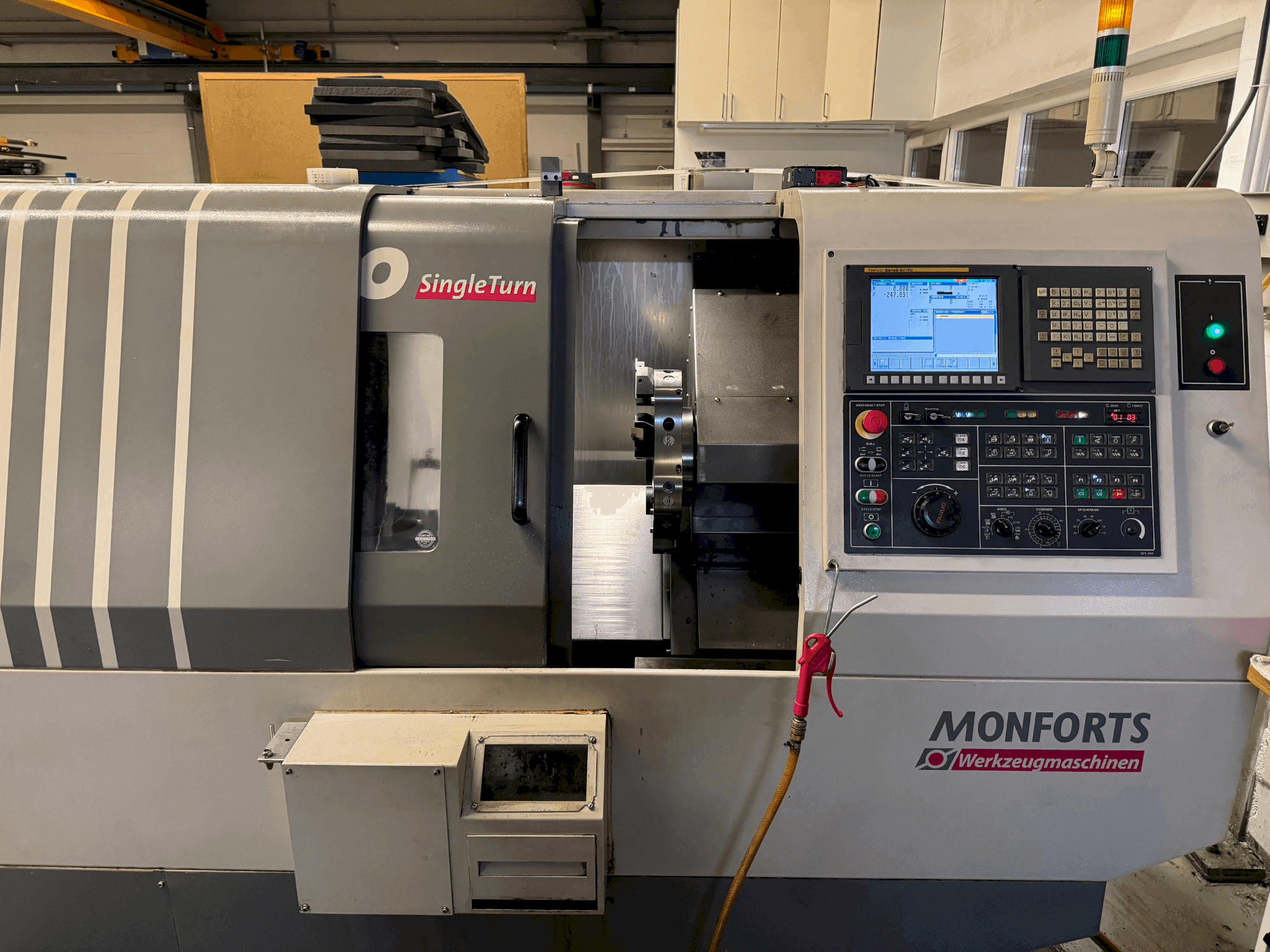 Prikaz stroja Monforts TNC 300 SingleTurn sprijeda