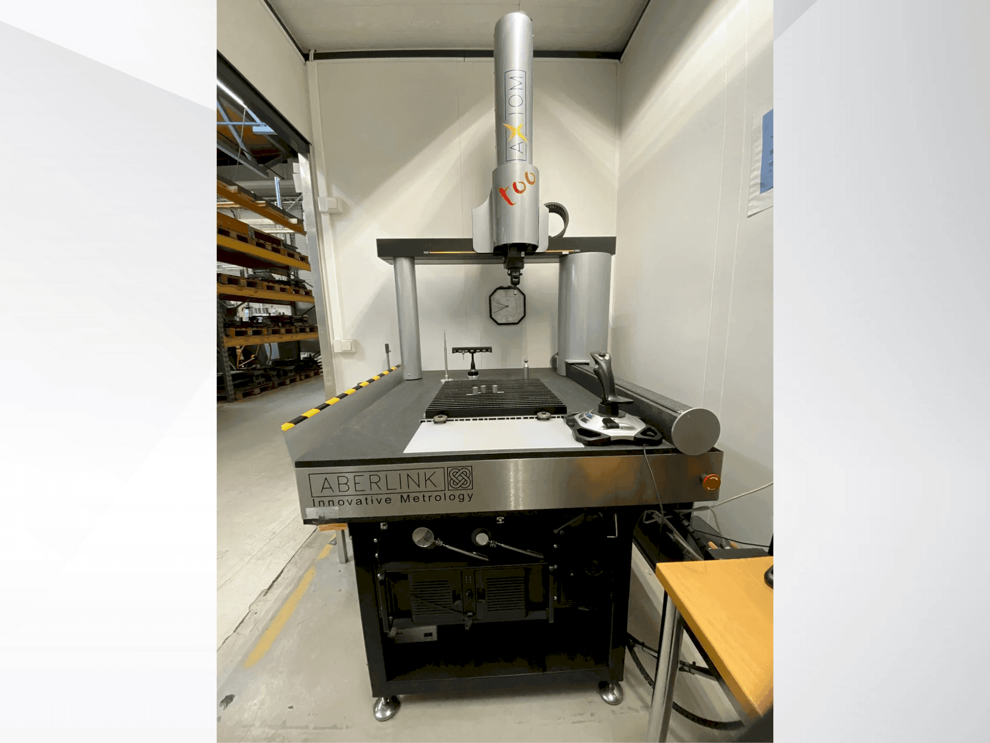 Prikaz stroja ABERLINK Axiom Too CNC sprijeda