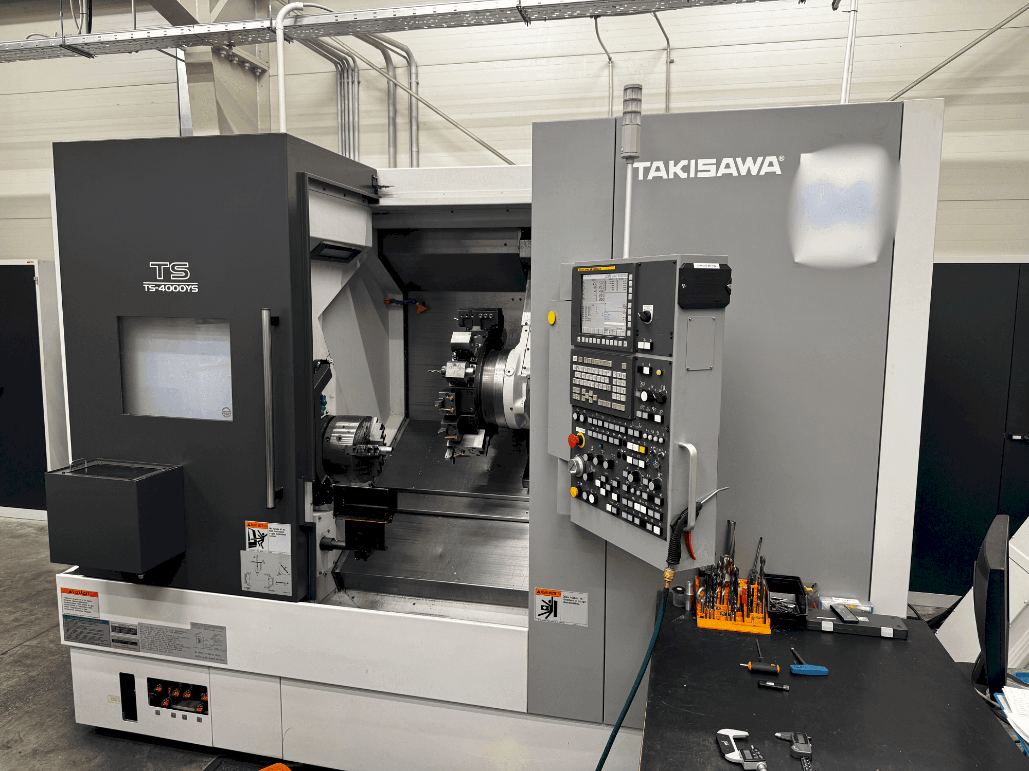 Prikaz stroja Takisawa TS-4000YS sprijeda