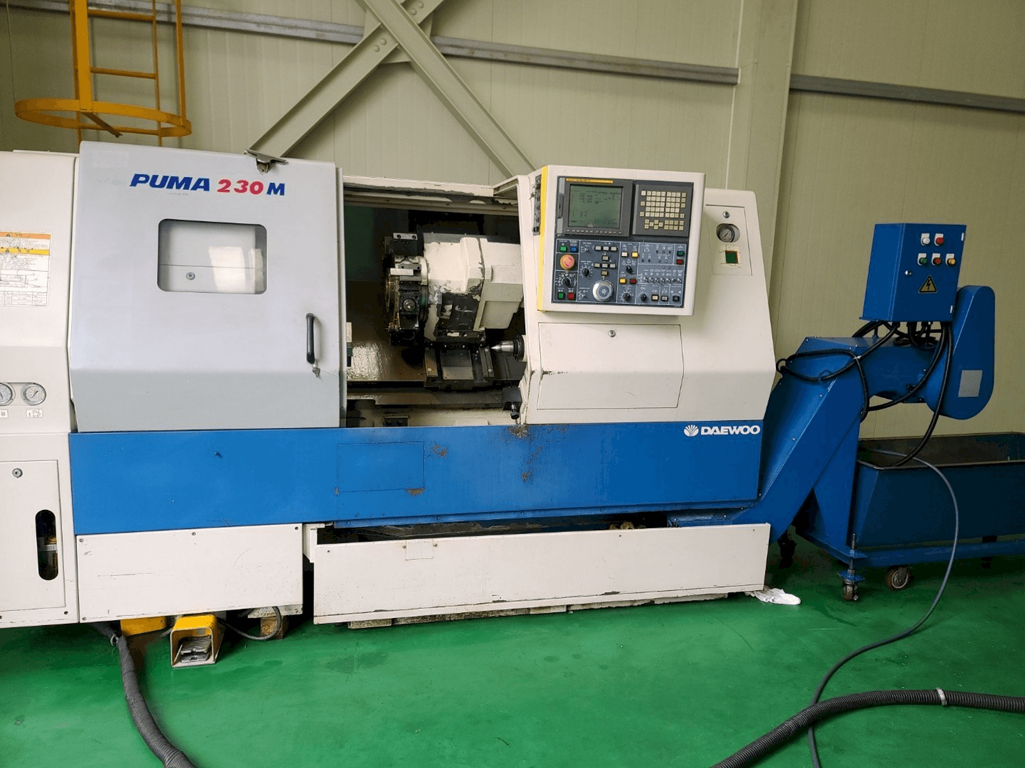 Prikaz stroja Doosan PUMA 230MB sprijeda