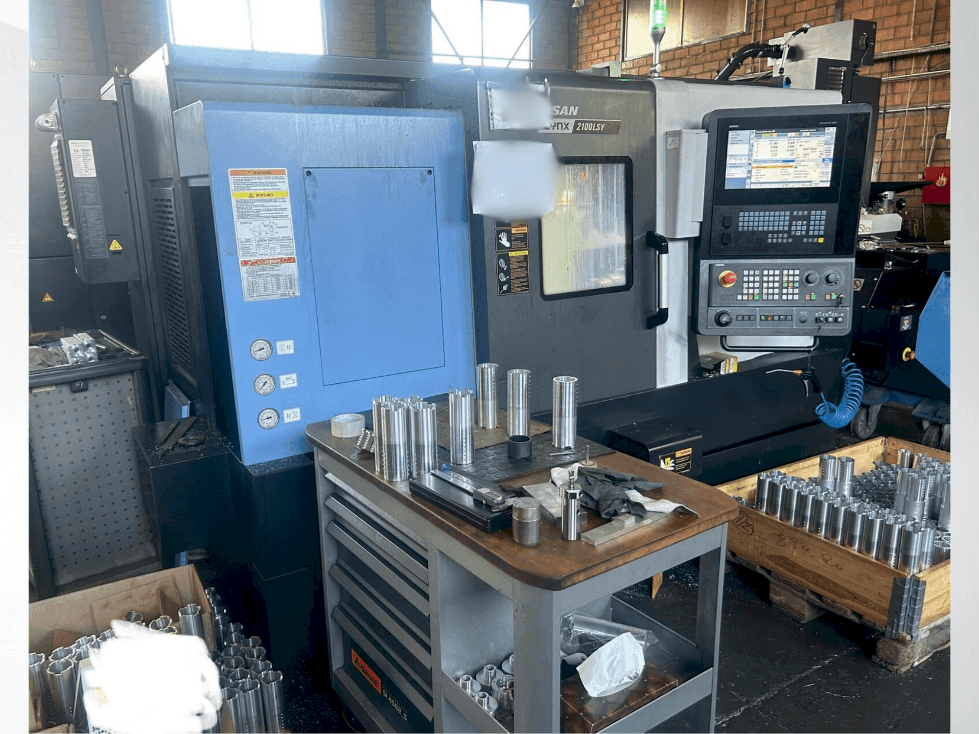 Prikaz stroja DOOSAN LYNX 2100LSYA sprijeda