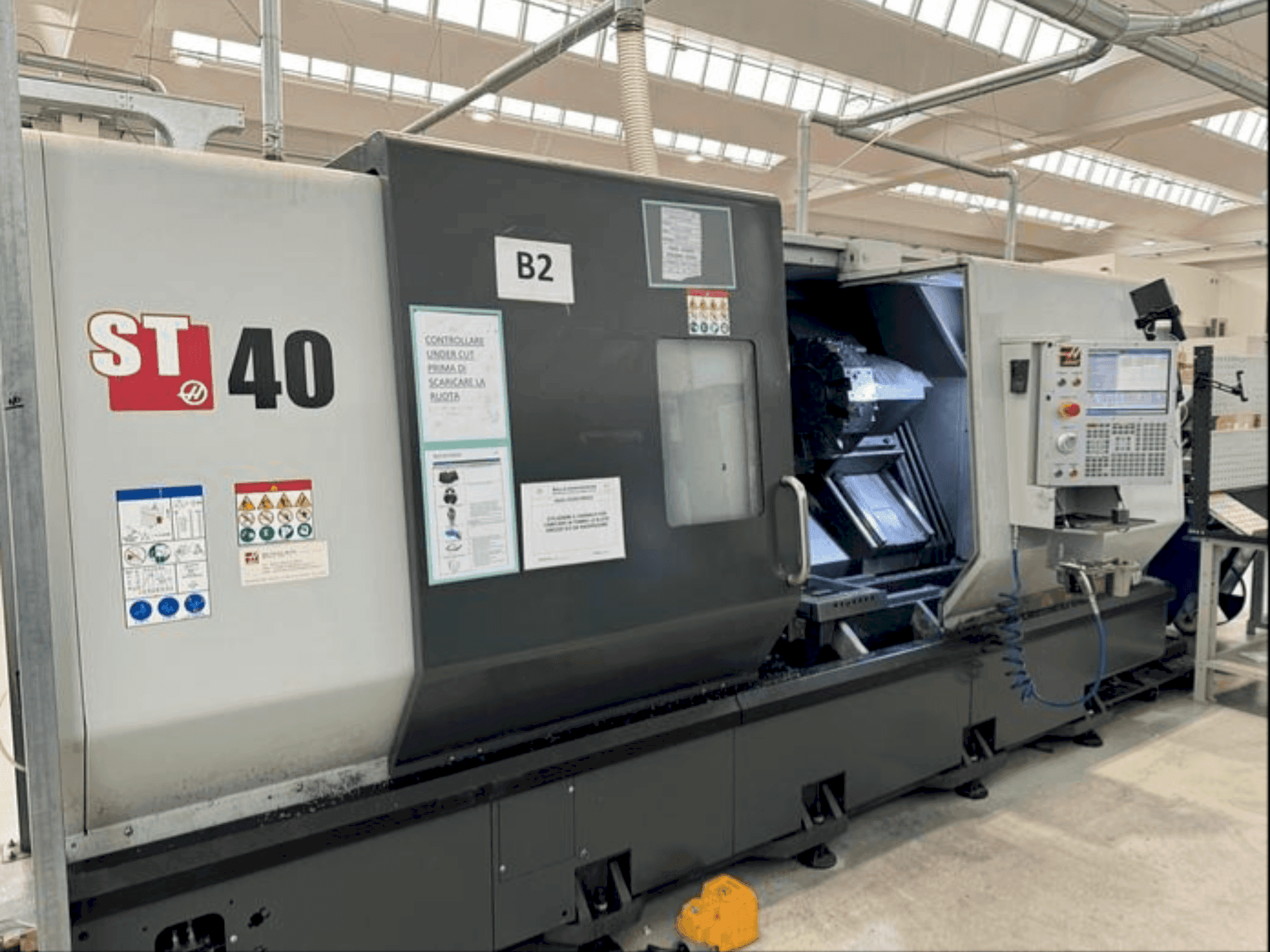 Prikaz stroja HAAS ST40 sprijeda