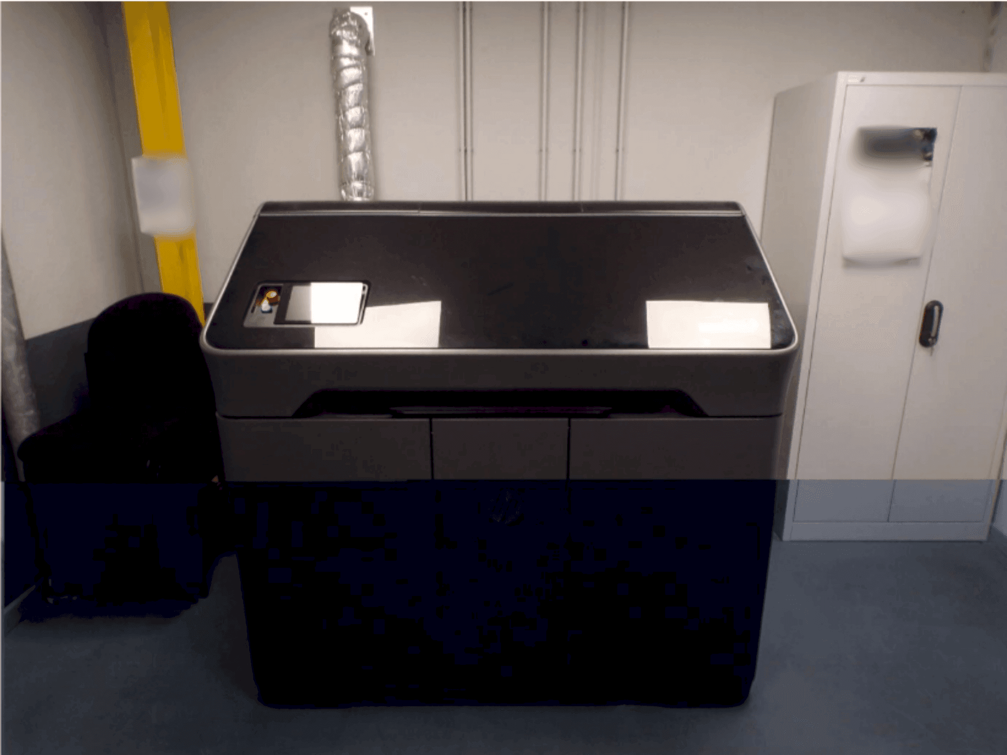 Prikaz stroja HP Jet Fusion MJF 580 color sprijeda