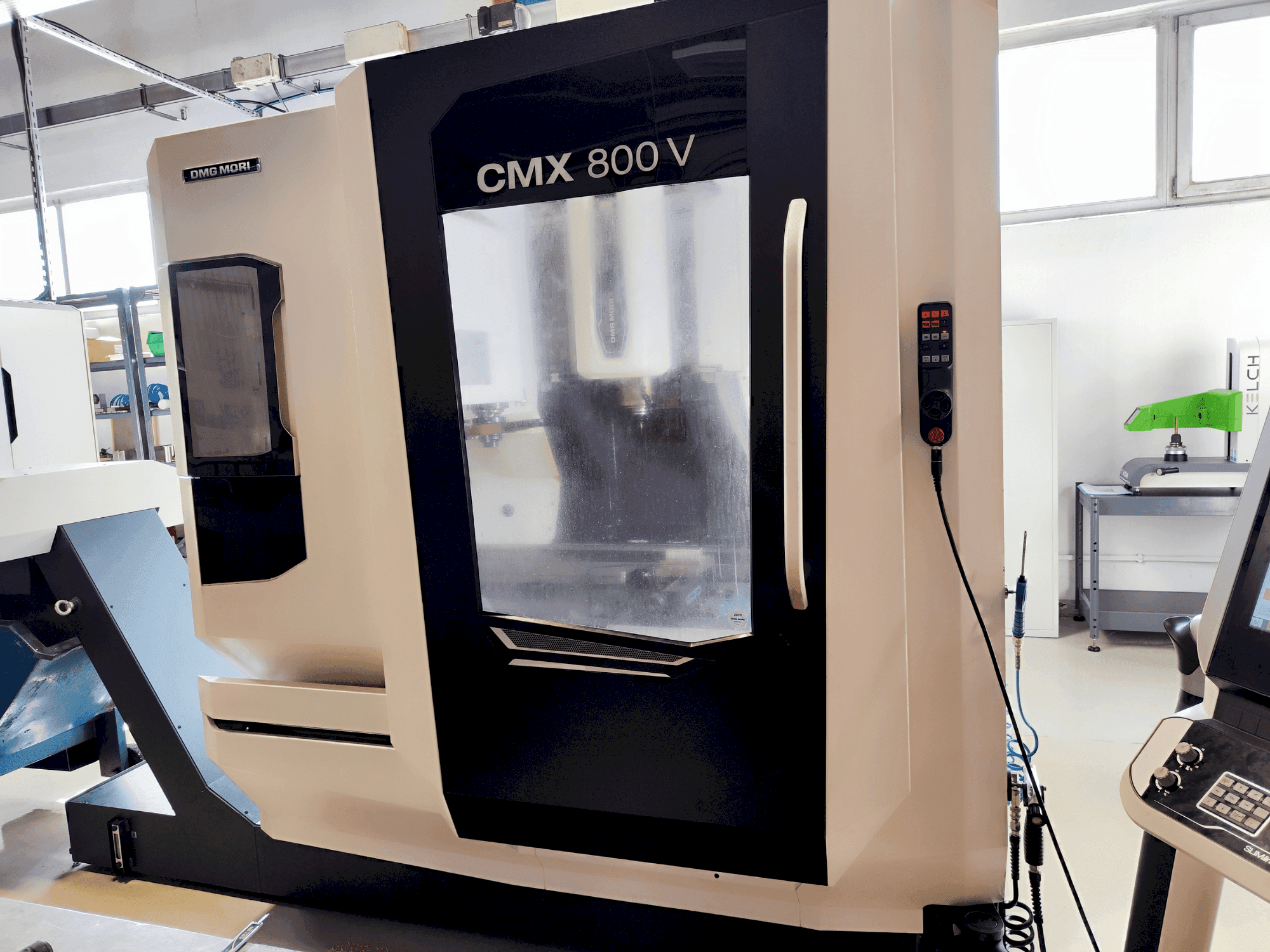 Prikaz stroja DMG CMX 800 V sprijeda