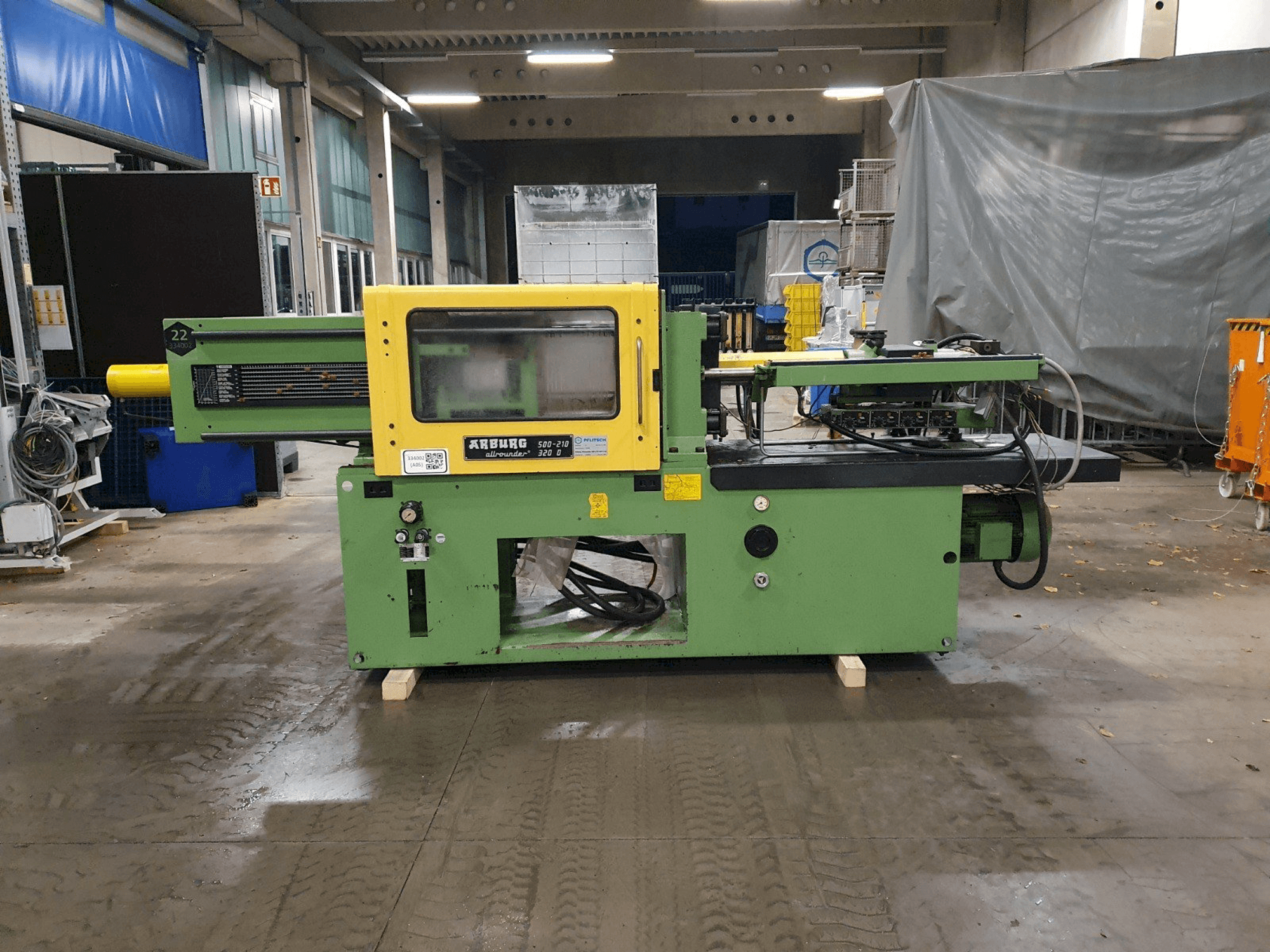 Prikaz stroja Arburg Allrounder 320 D 500-210 sprijeda