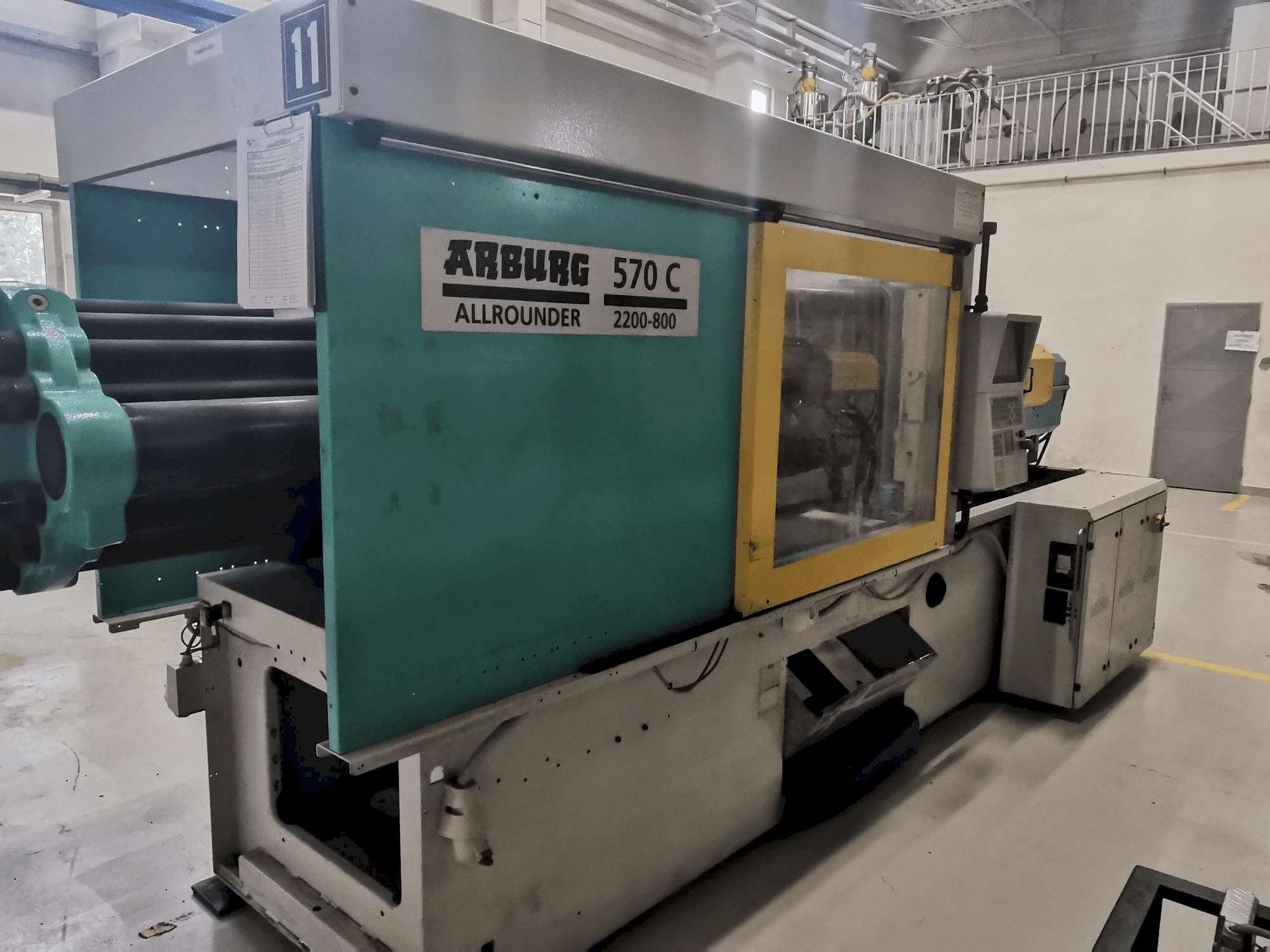 Prikaz stroja Arburg 570C 2200 - 800 sprijeda