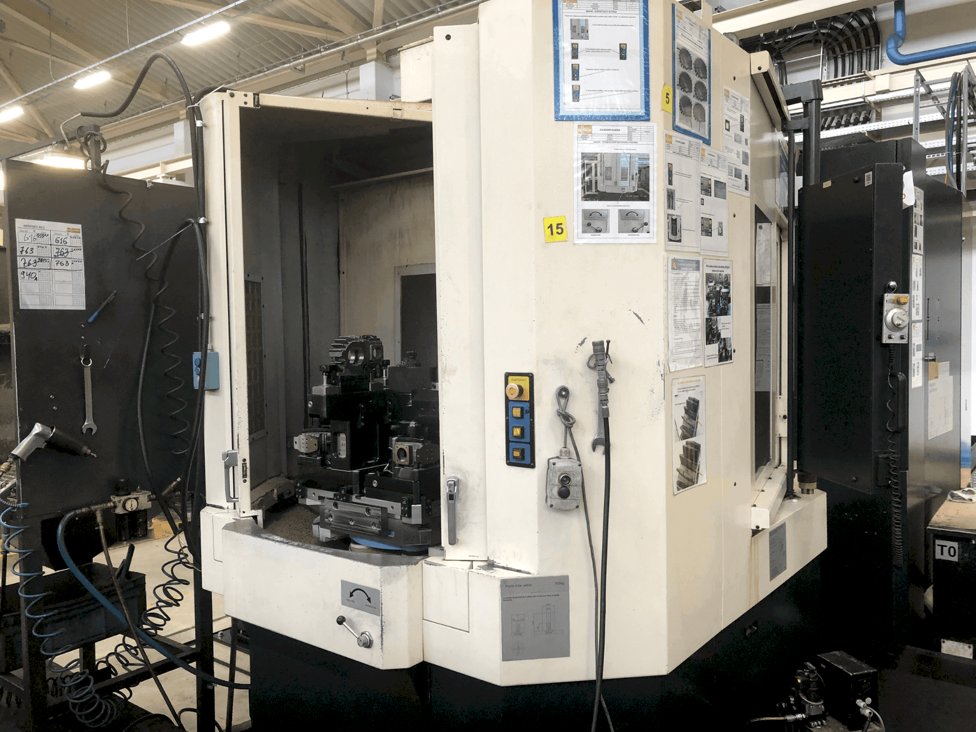 Prikaz stroja Makino a61-5XR sprijeda