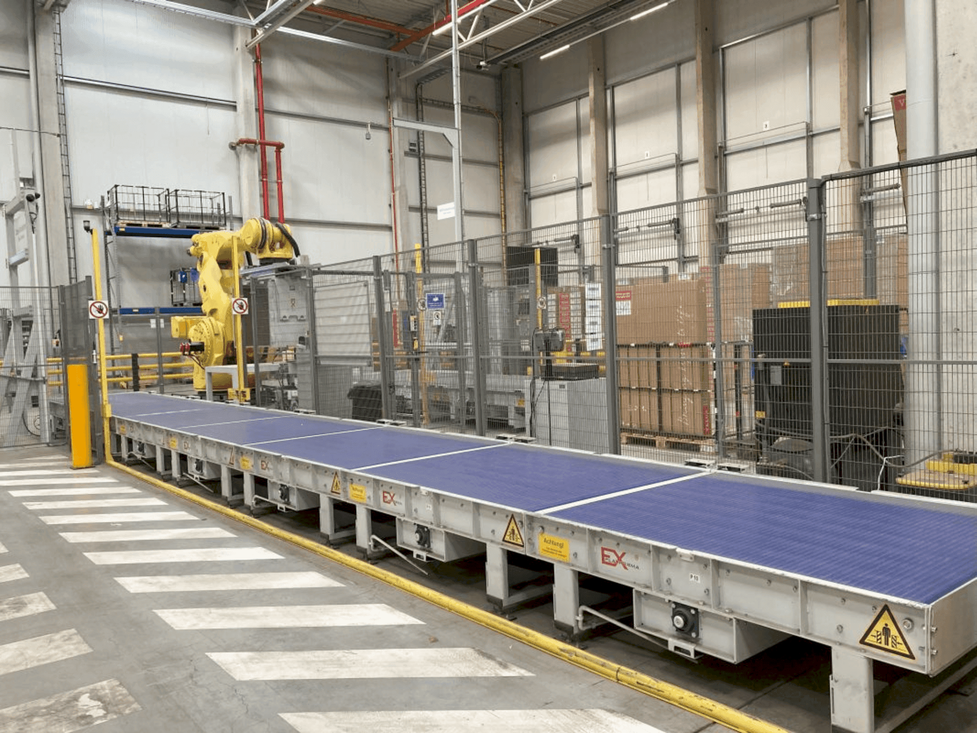 Prikaz stroja FANUC M-2000iA/1700L sprijeda