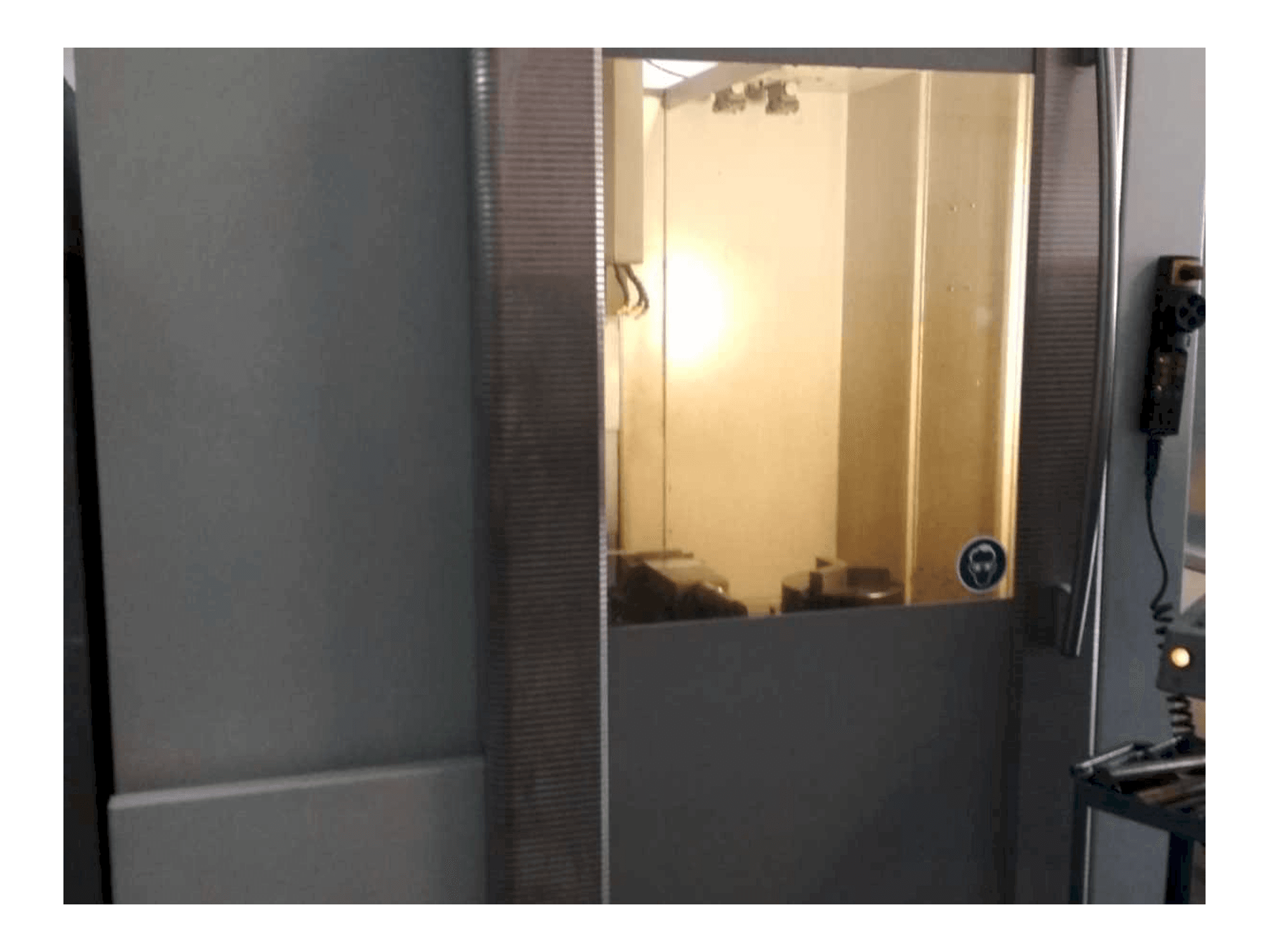 Prikaz stroja DECKEL MAHO DMC 63V sprijeda