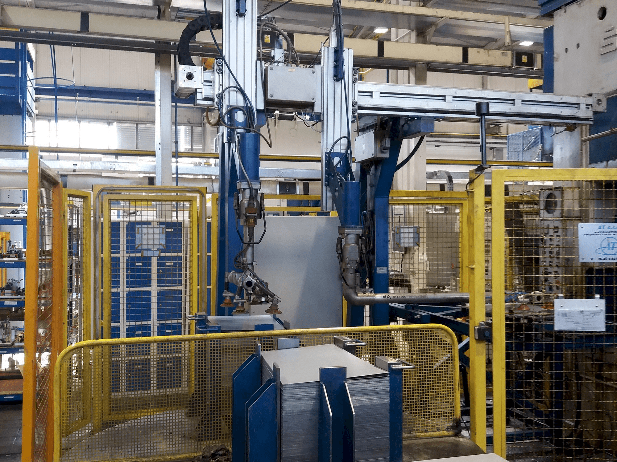 Prikaz stroja SMERAL LKT 250 sprijeda