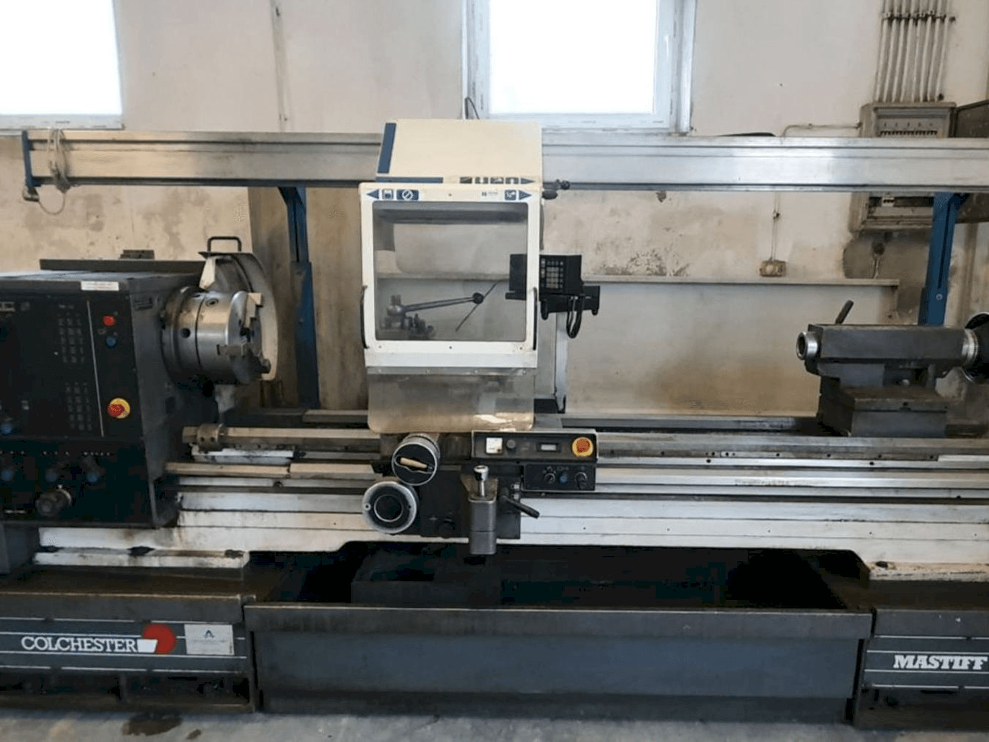 Prikaz stroja Colchester MASTIFF V/S 1800 sprijeda