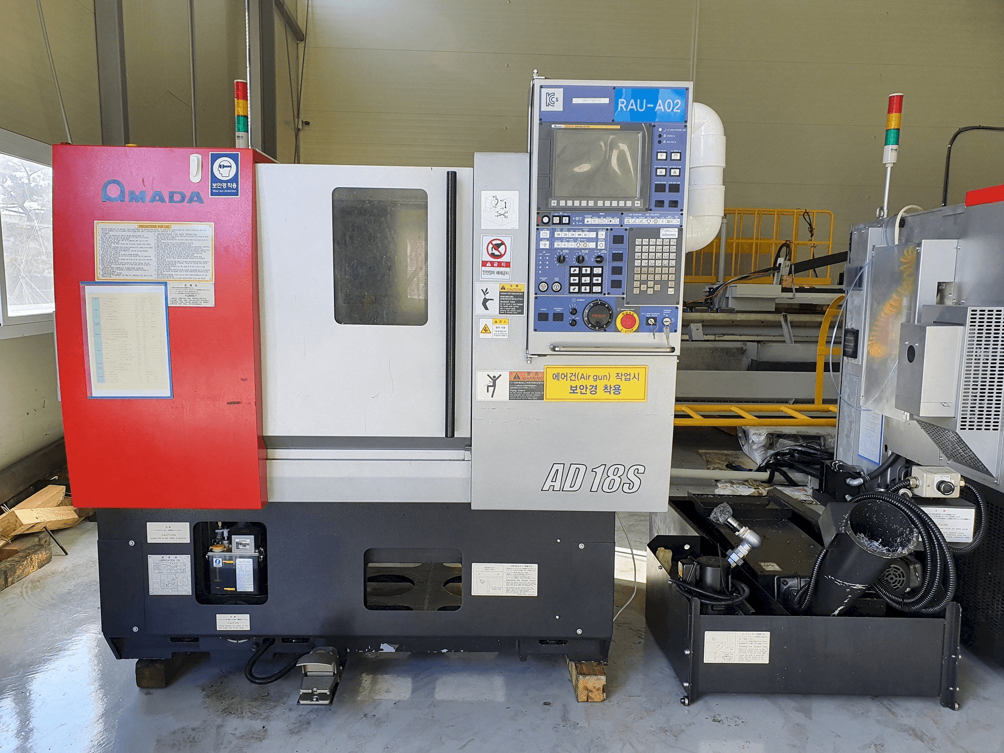 Prikaz stroja AMADA AD-18S sprijeda