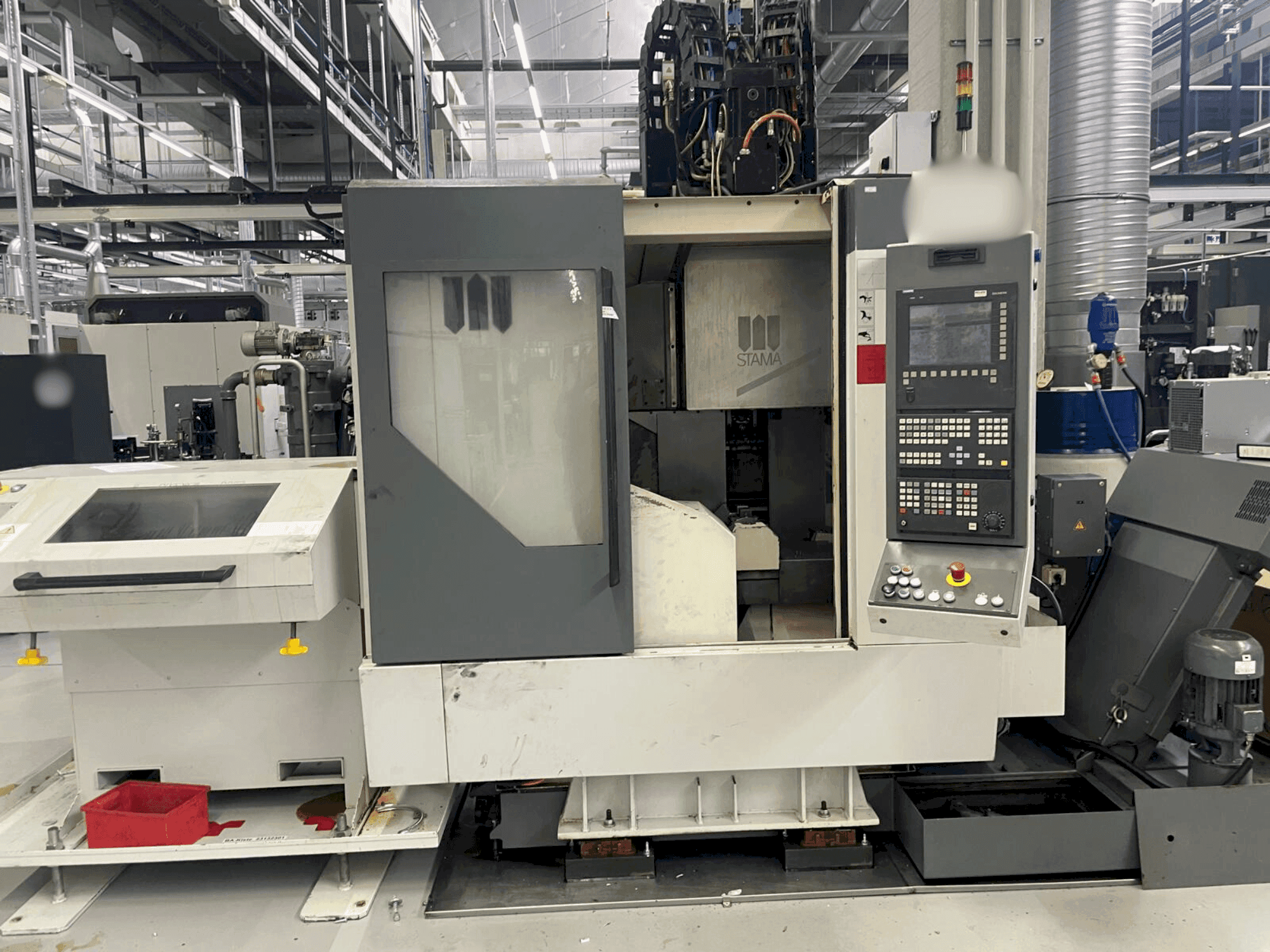 Prikaz stroja STAMA MC 526/M sprijeda