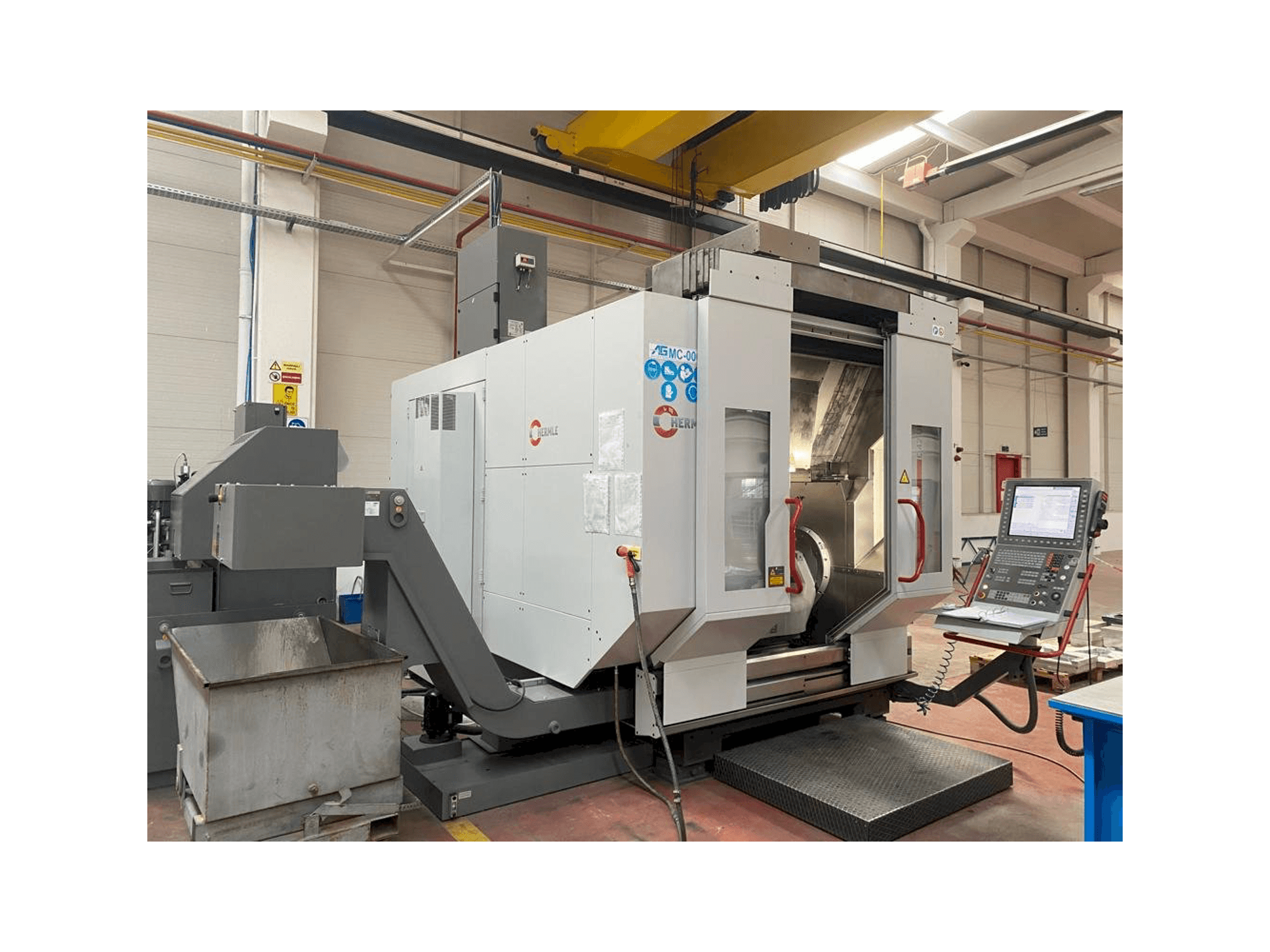 Prikaz stroja HERMLE C42u-mt sprijeda