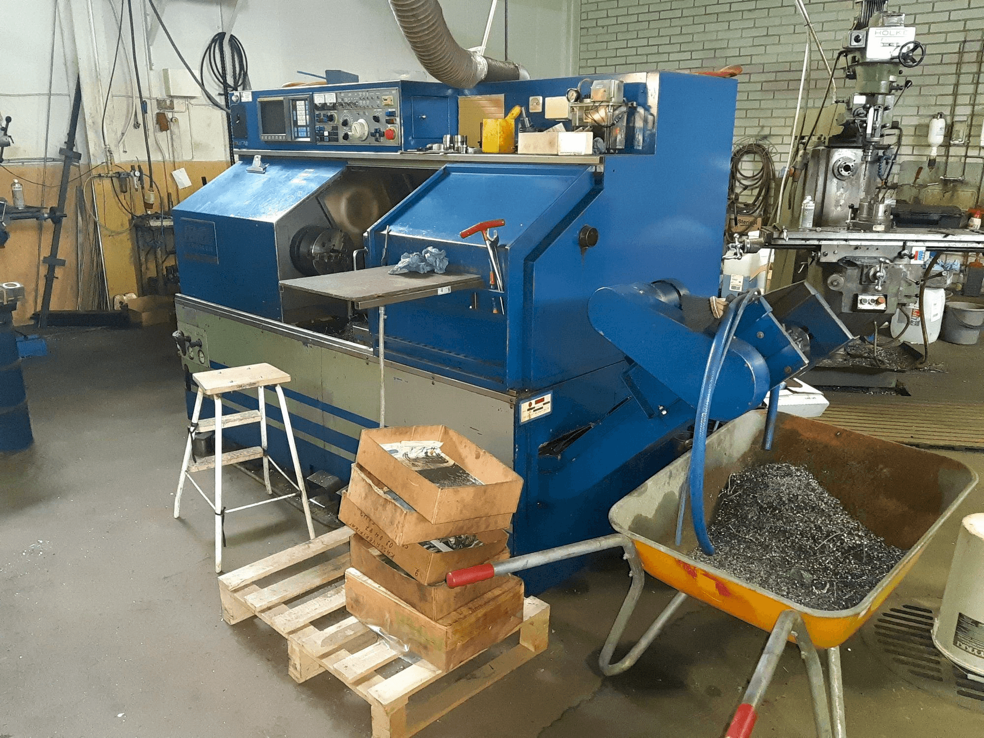 Prikaz stroja FEMCO Durga 25E sprijeda