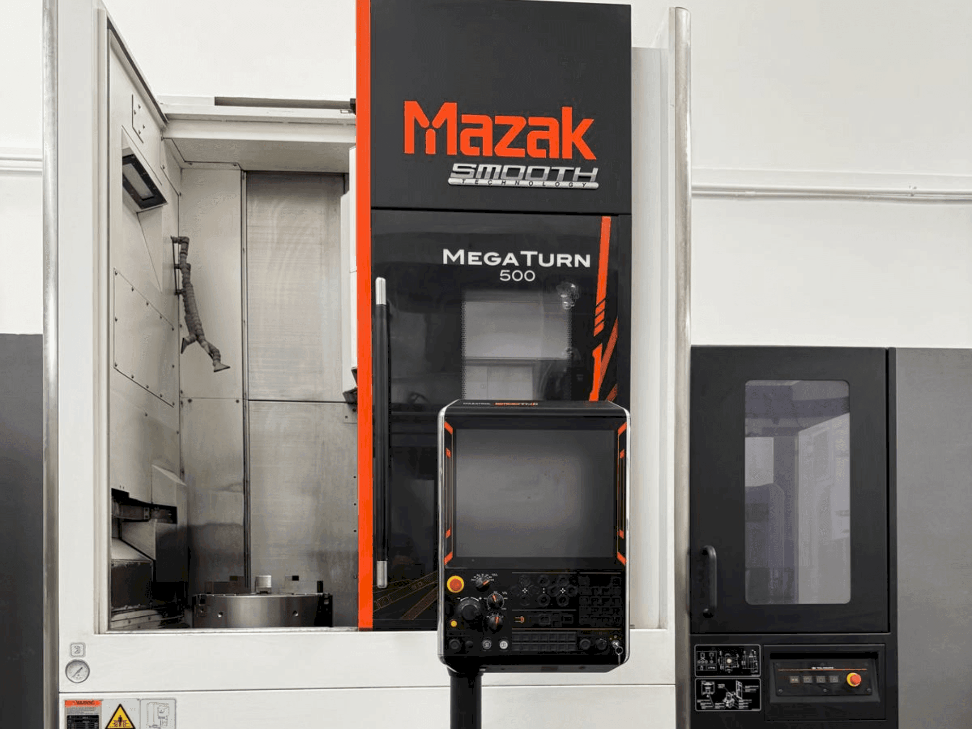 Prikaz stroja Mazak Mega Turn 500 sprijeda
