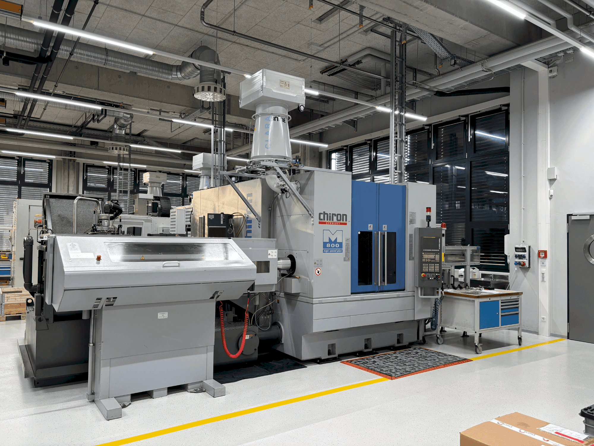 Prikaz stroja CHIRON Mill 800 sprijeda