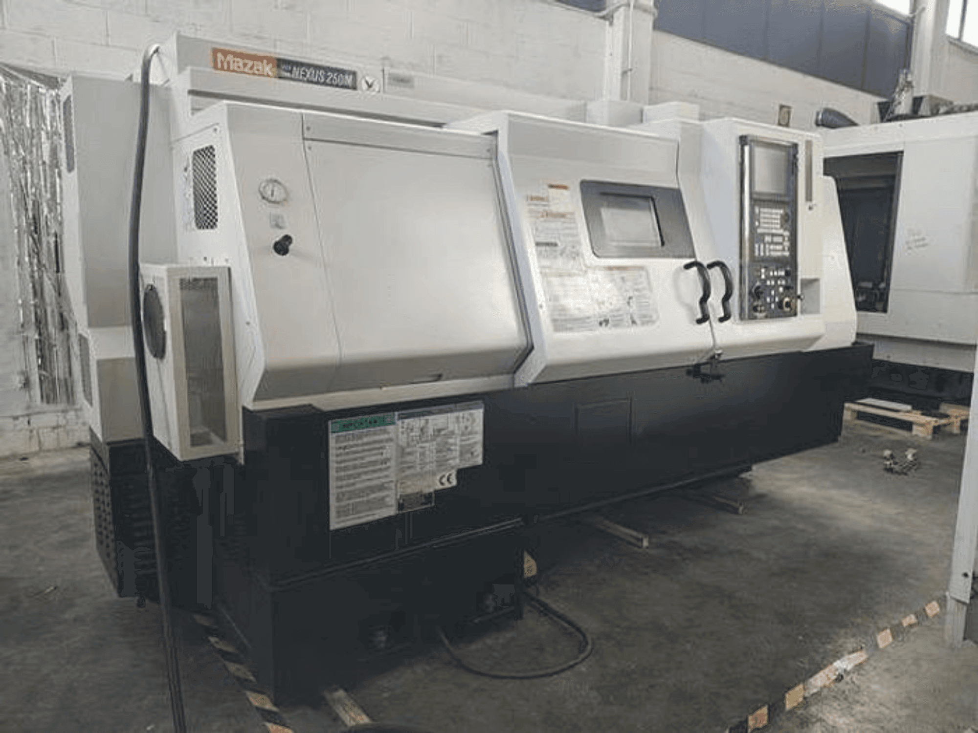 Prikaz stroja Mazak QTN 250M 1000L sprijeda