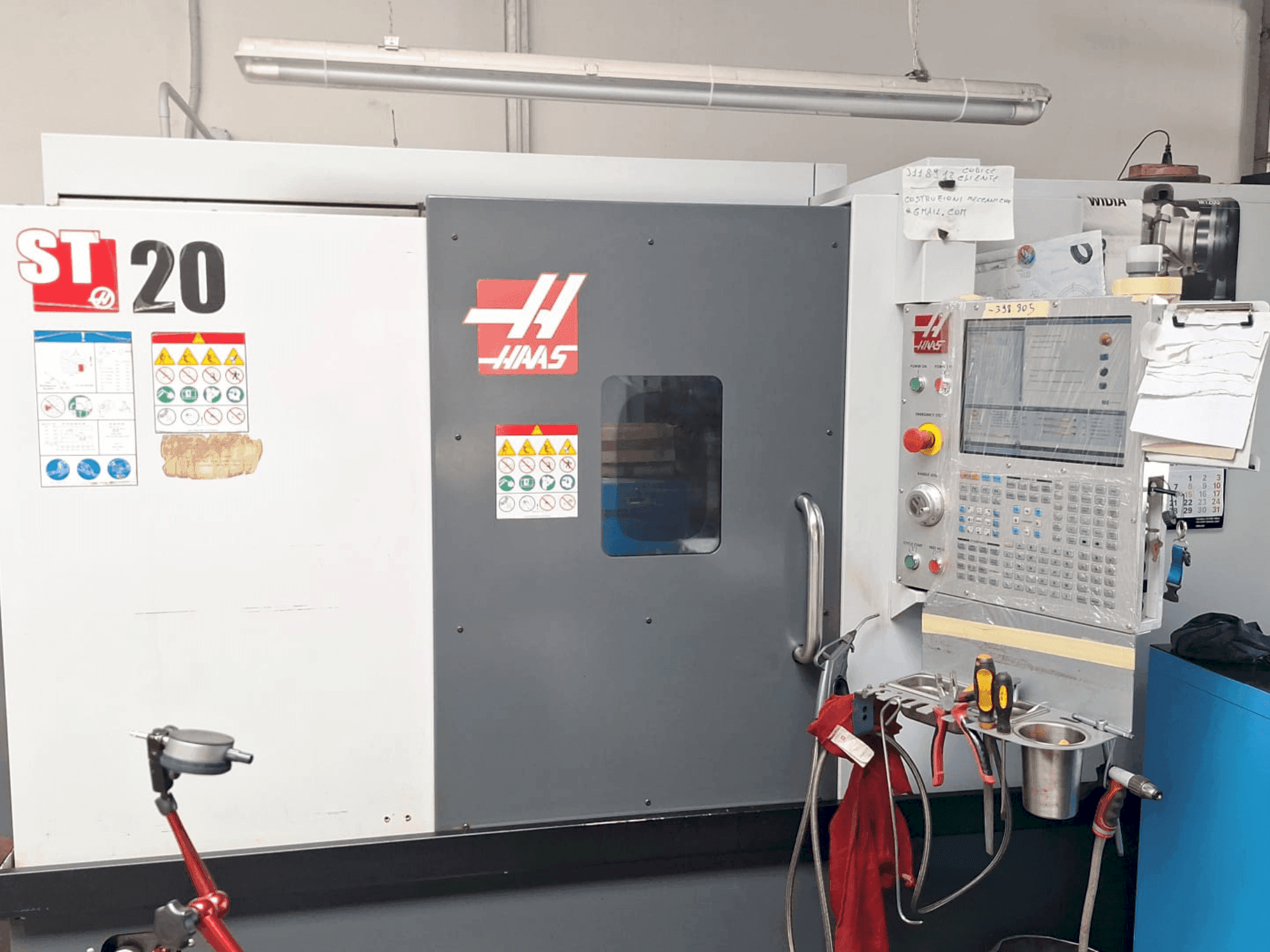 Prikaz stroja HAAS ST-20 sprijeda