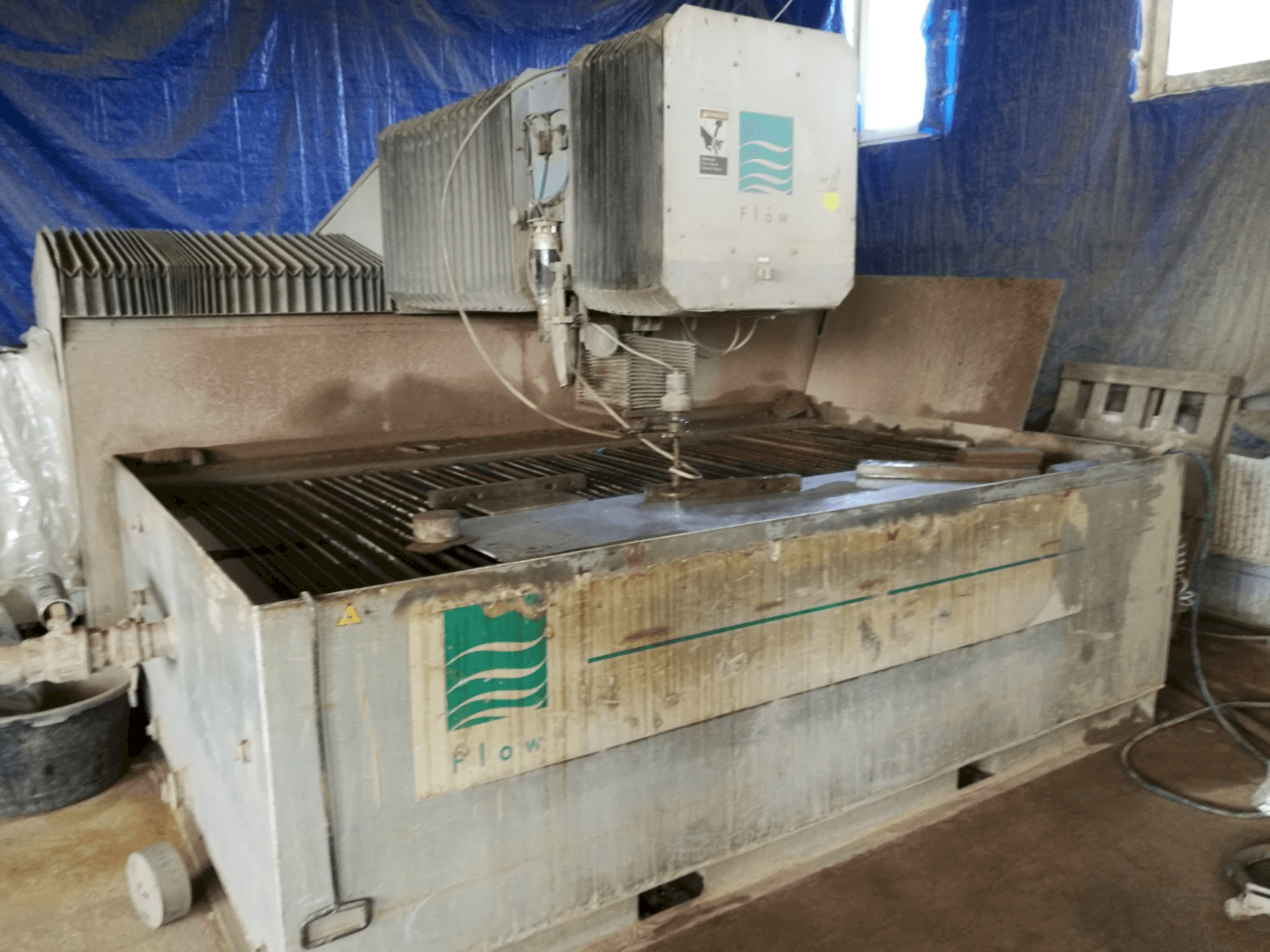 Prikaz stroja Flow IFB 2412 sprijeda